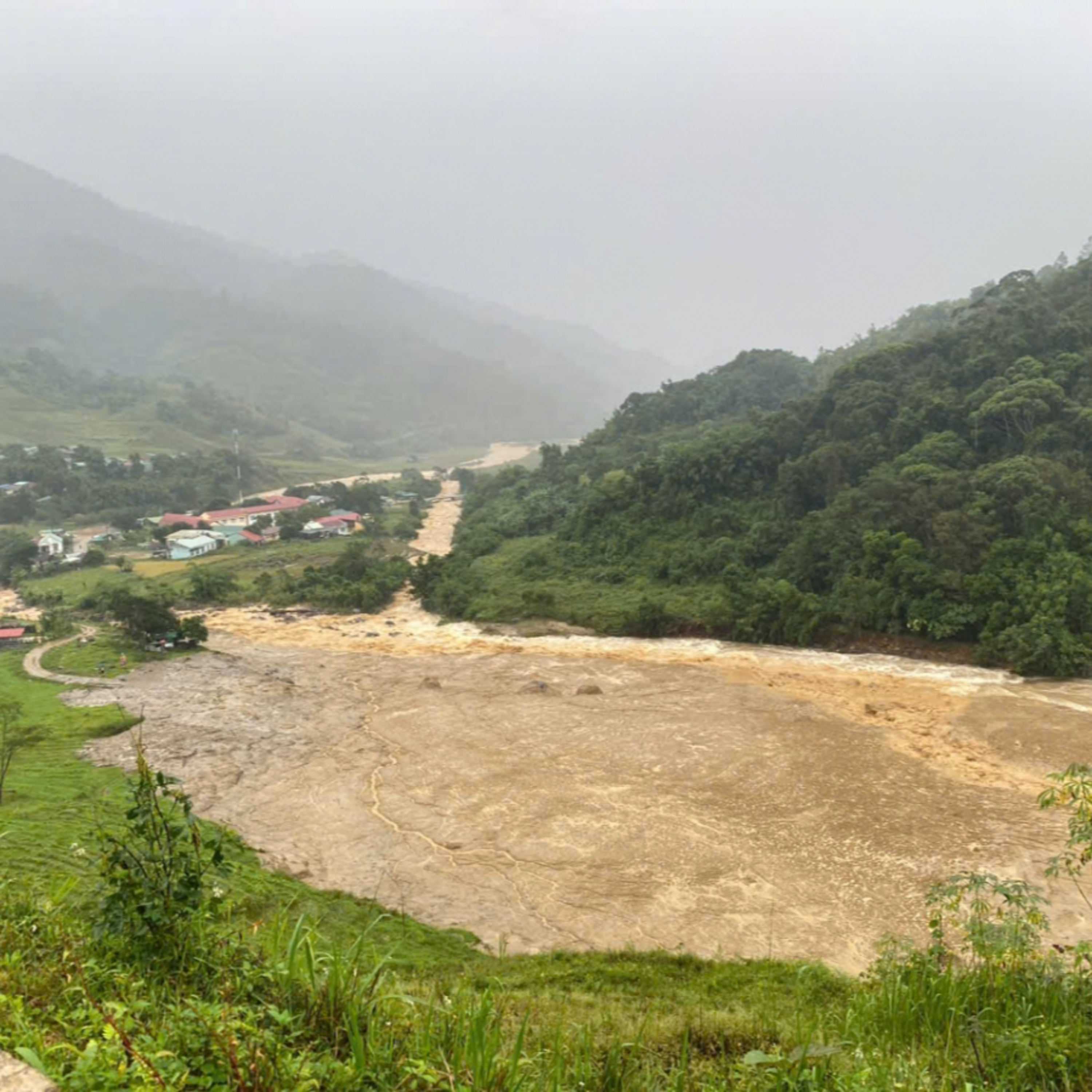 Tin trong nước - Quảng Ngãi khẩn trương di dời dân vùng sạt lở