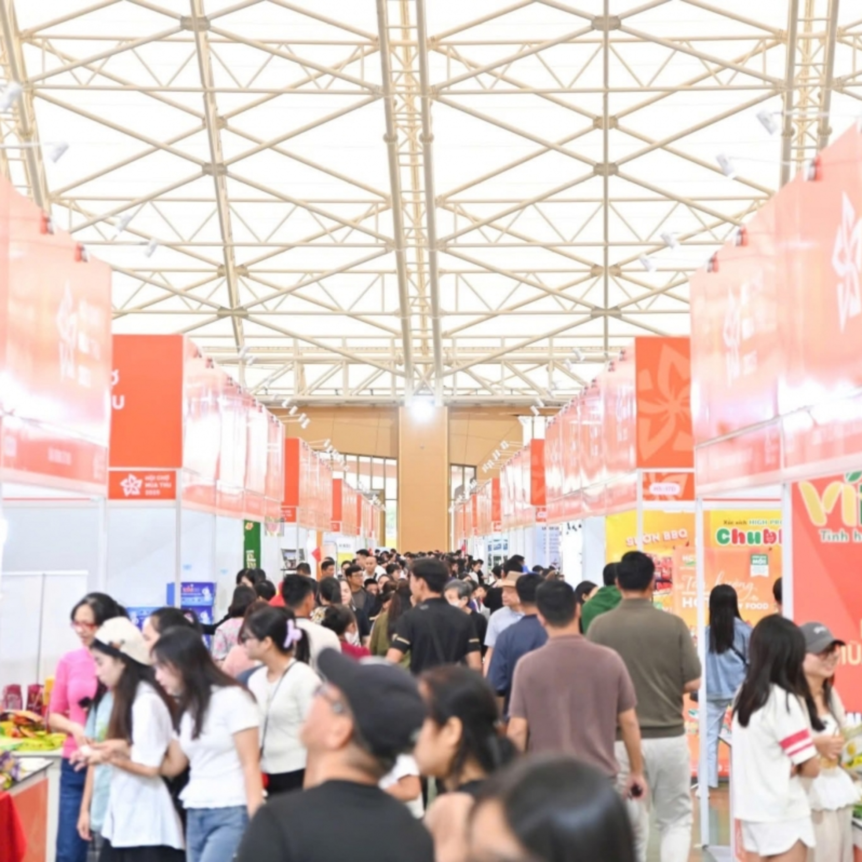 Tin trong nước - Người tiêu dùng hào hứng mua sắm tại Hội chợ Mùa Thu 2025 Tin trong nước - Người tiêu dùng hào hứng mua sắm tại Hội chợ Mùa Thu 2025