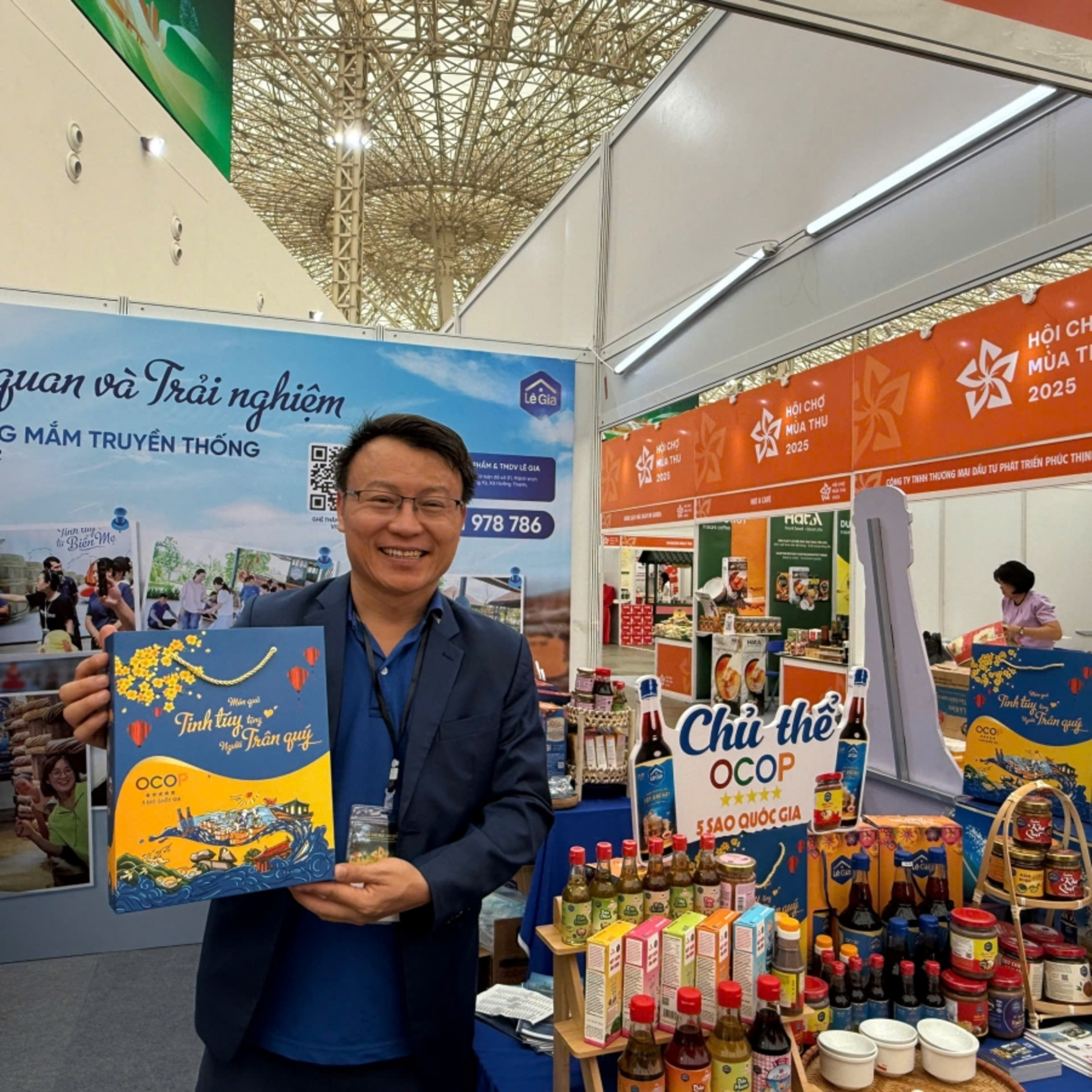 Tin trong nước - Hội chợ Mùa Thu: Hương vị biển trong từng giọt mắm Lê Gia Tin trong nước - Hội chợ Mùa Thu: Hương vị biển trong từng giọt mắm Lê Gia