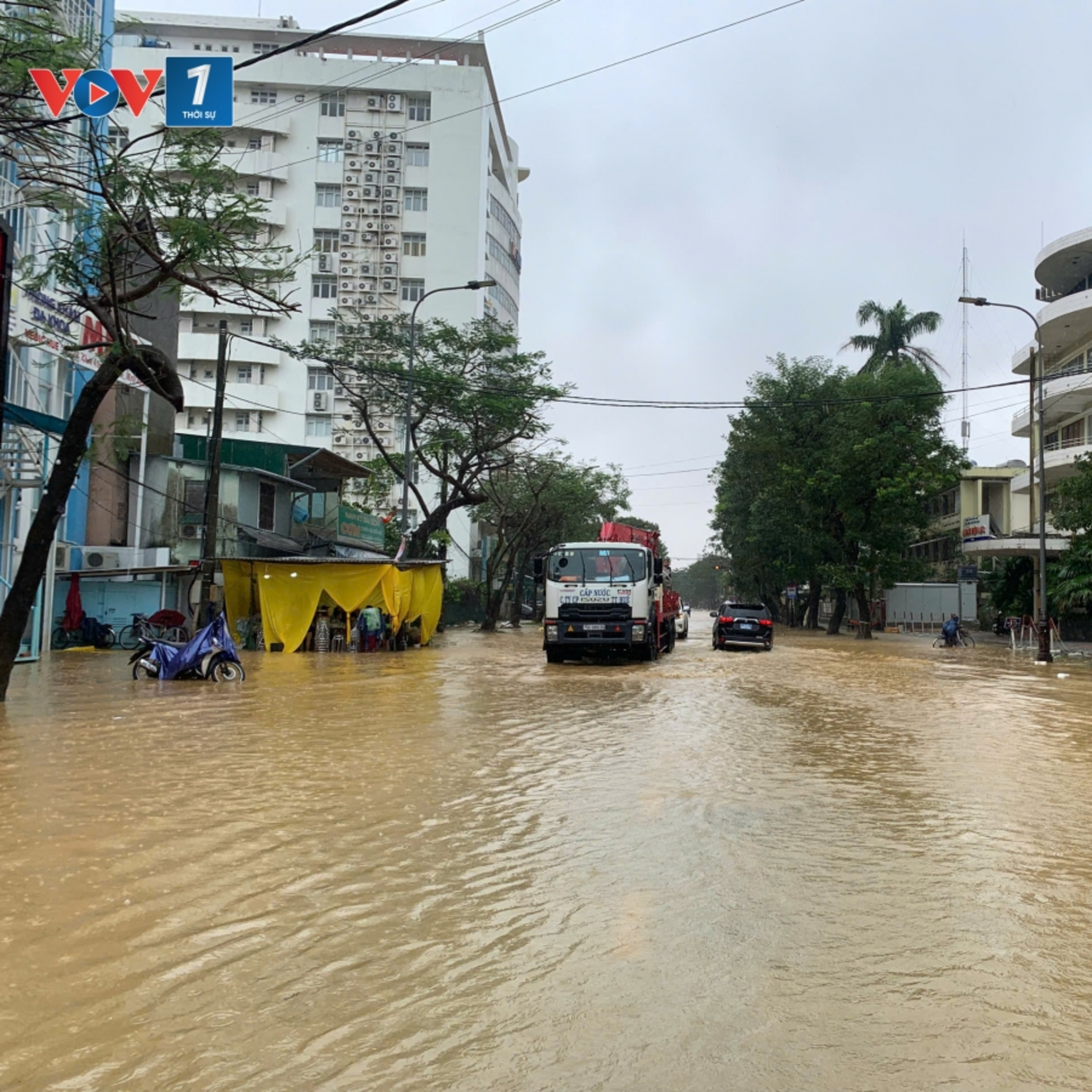 Tin trong nước - Thành phố Huế: Ngập lụt trở lại, nhiều nơi sạt lở, chia cắt giao thông Tin trong nước - Thành phố Huế: Ngập lụt trở lại, nhiều nơi sạt lở, chia cắt giao thông