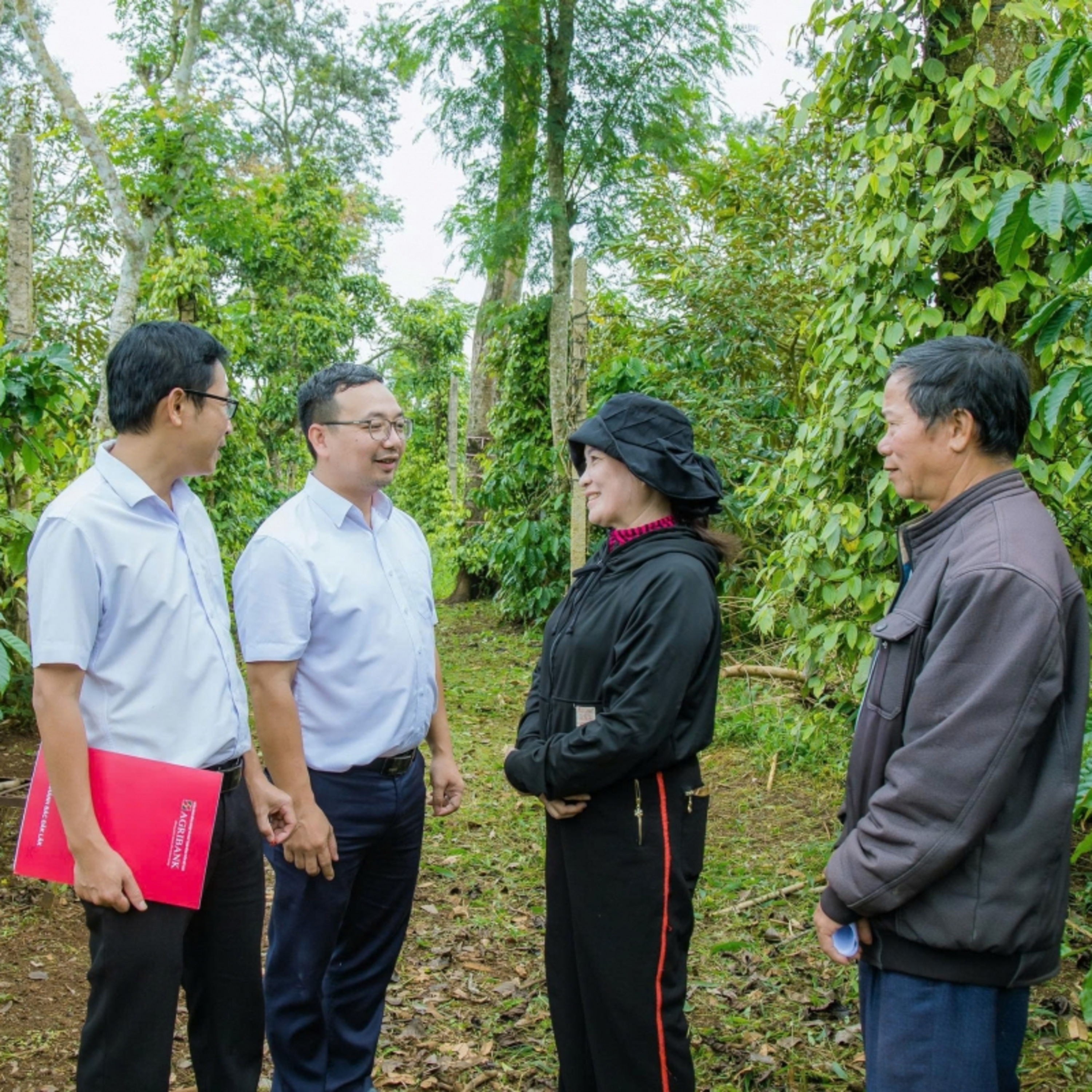 Tin trong nước - Mở rộng cơ hội tài chính đến từng buôn làng Tin trong nước - Mở rộng cơ hội tài chính đến từng buôn làng
