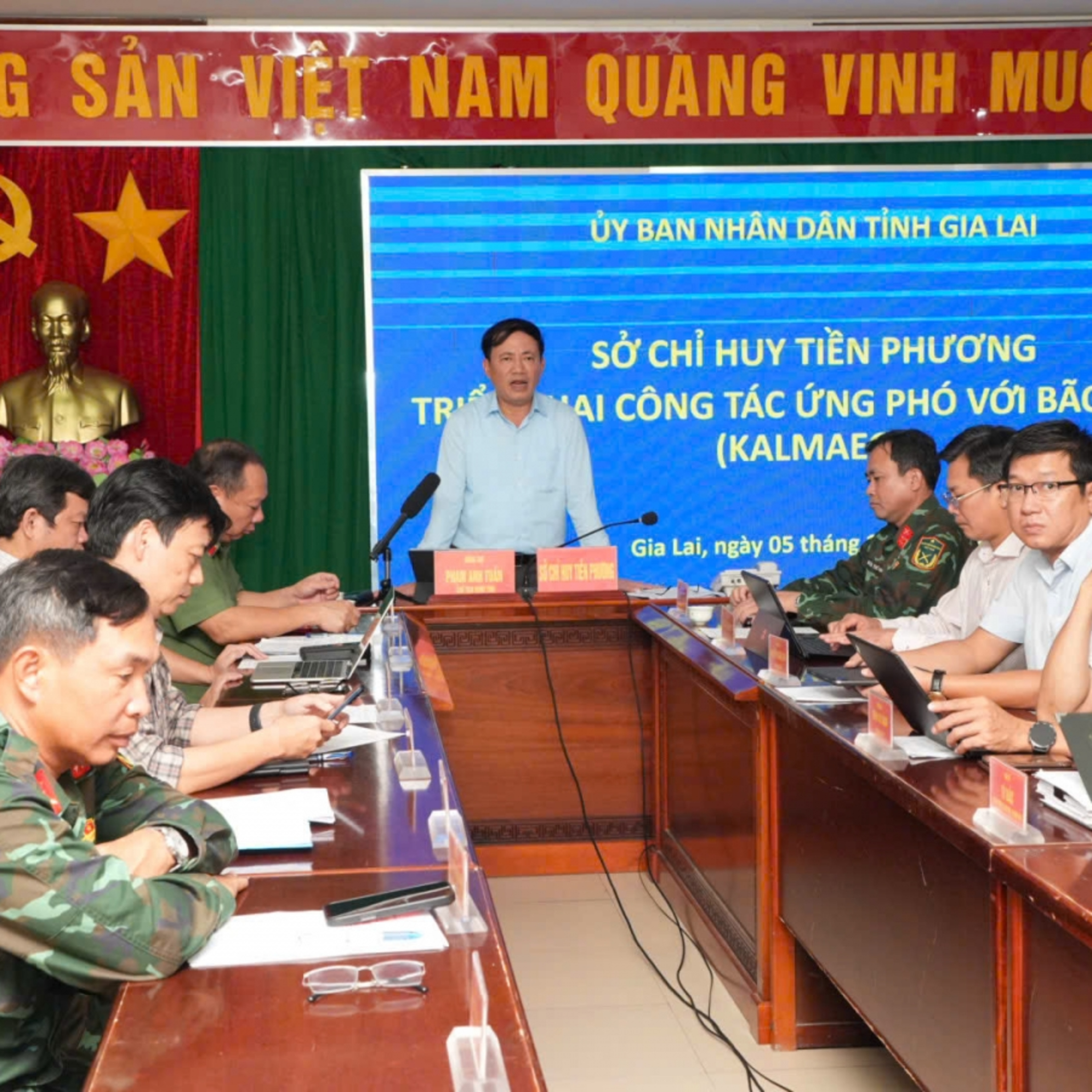 Tin trong nước - Di dời trên 100.000 hộ dân khỏi vùng nguy hiểm của bão Tin trong nước - Di dời trên 100.000 hộ dân khỏi vùng nguy hiểm của bão