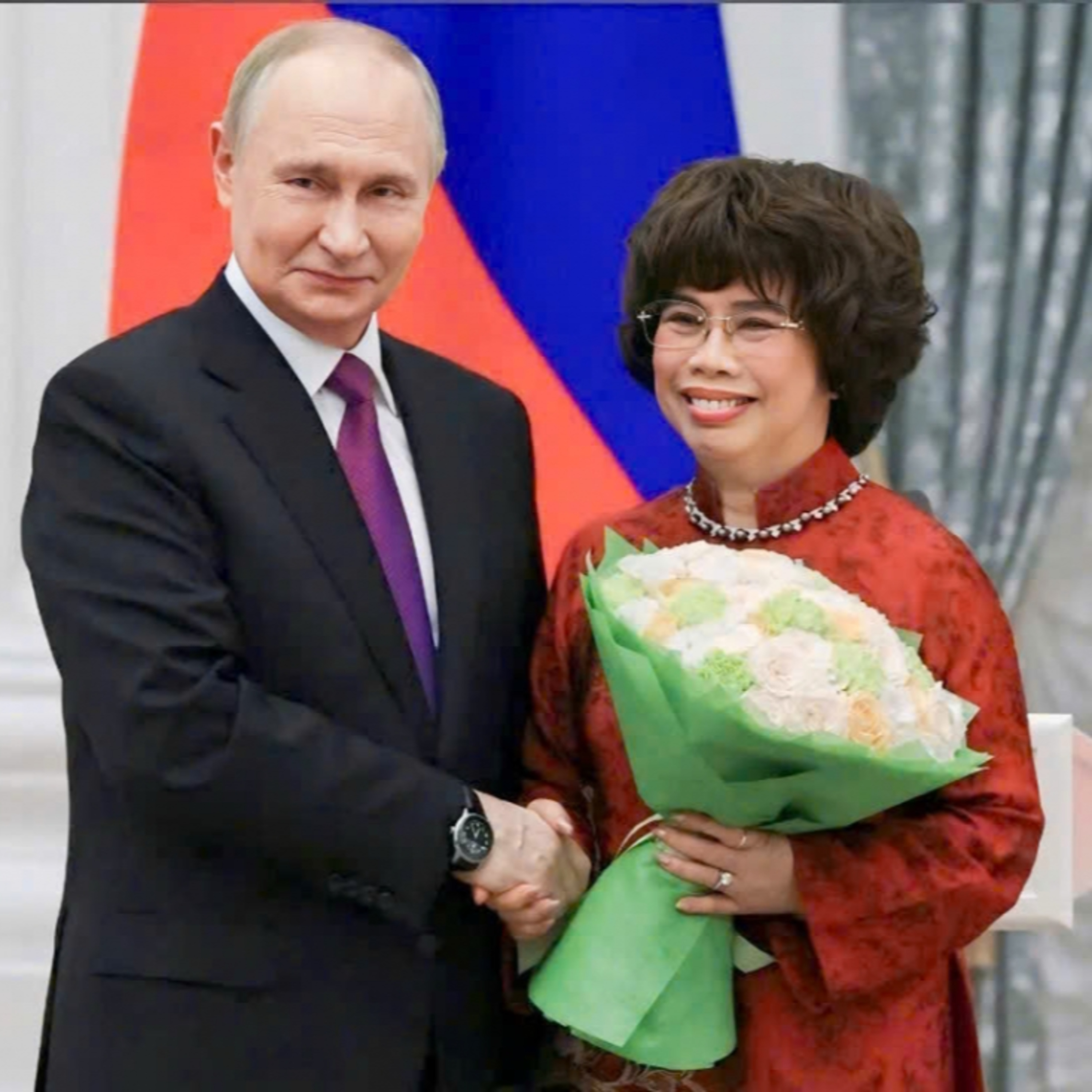 Tin quốc tế - Một doanh nhân Việt Nam vinh dự được Tổng thống Nga Putin trực tiếp trao Huân chương Hữu nghị Tin quốc tế - Một doanh nhân Việt Nam vinh dự được Tổng thống Nga Putin trực tiếp trao Huân chương Hữu nghị
