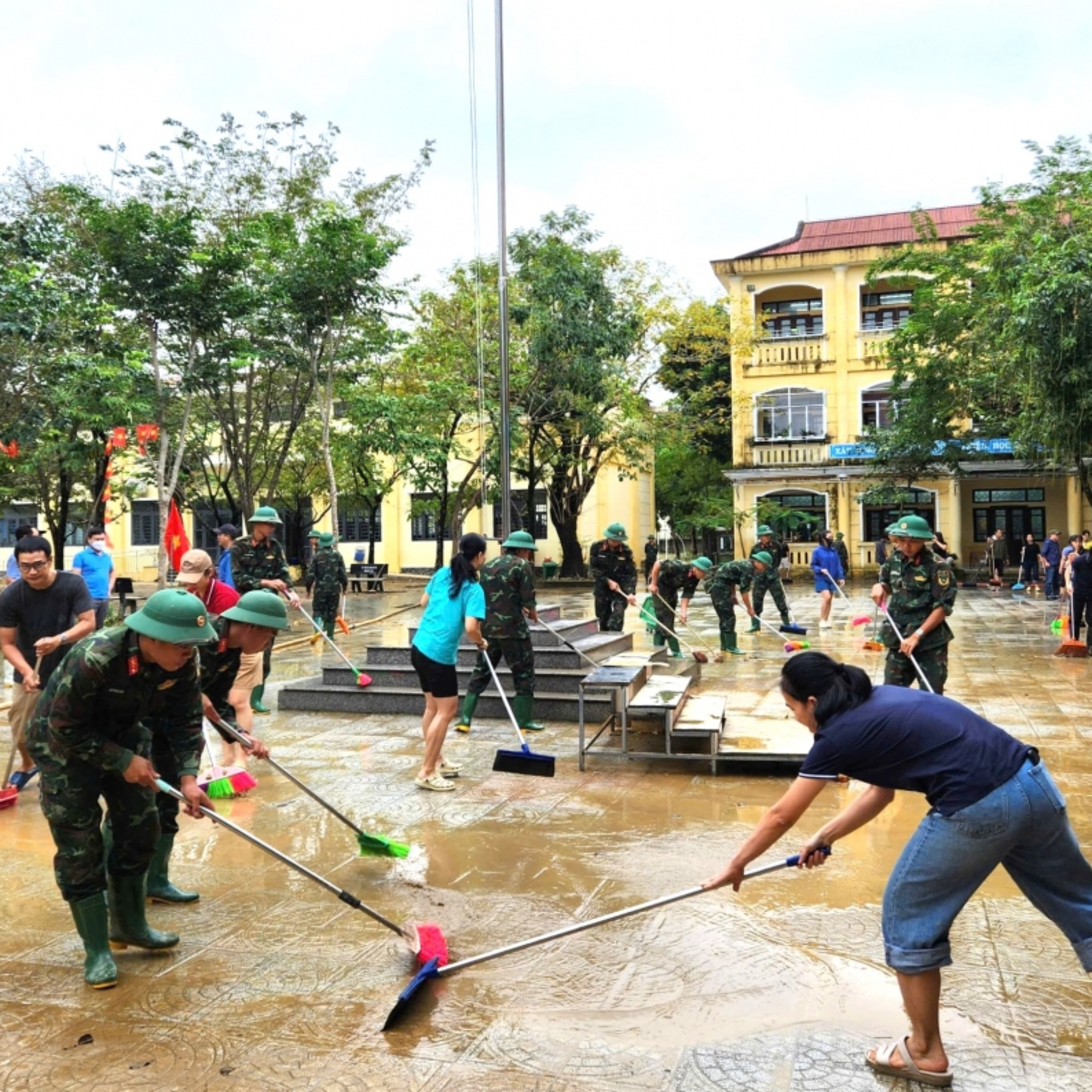 Tin trong nước - Thành phố Huế khắc phục trường lớp sau lũ, đón học sinh trở lại Tin trong nước - Thành phố Huế khắc phục trường lớp sau lũ, đón học sinh trở lại