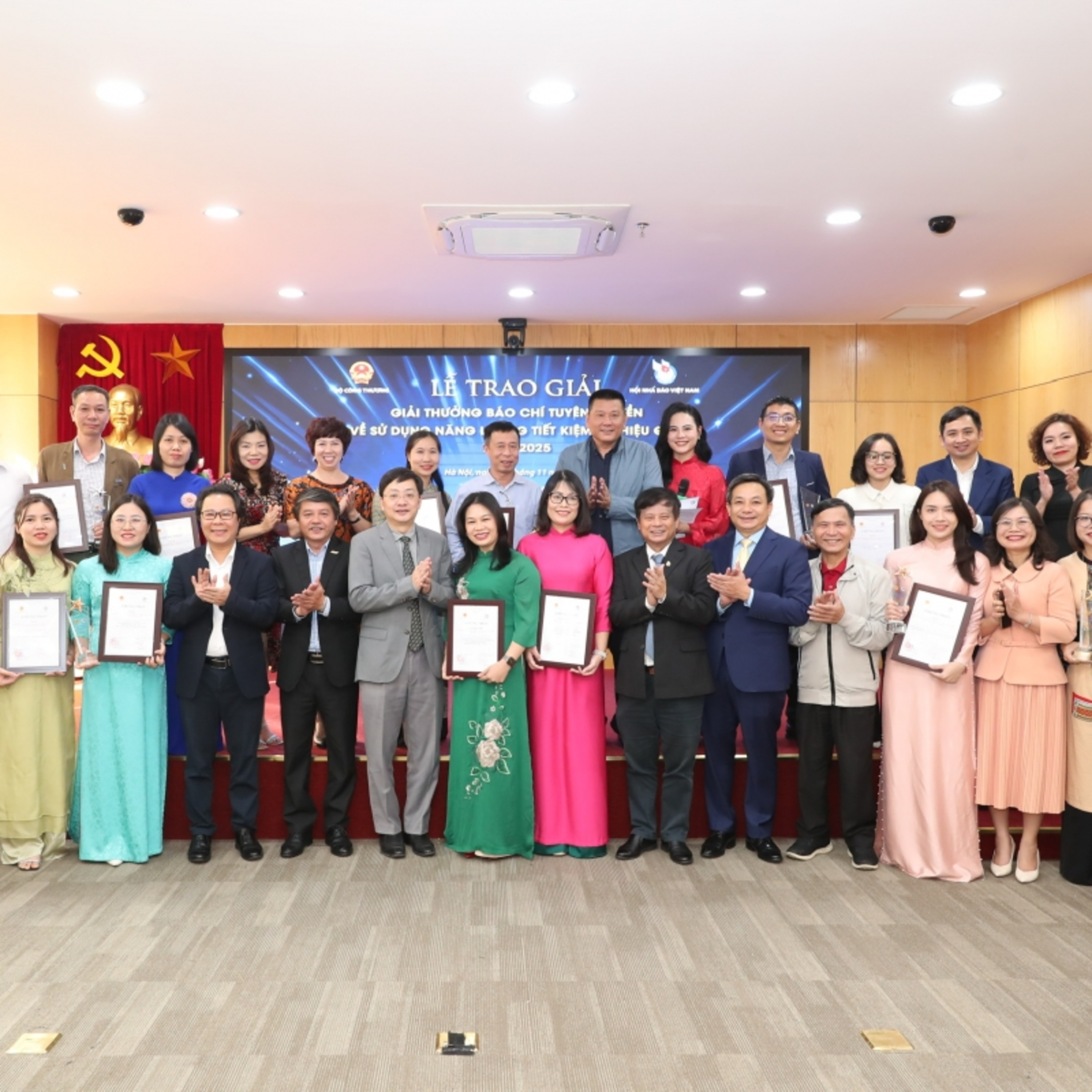 Tin trong nước - 40 tác phẩm đoạt giải báo chí tuyên truyền về sử dụng năng lượng tiết kiệm, hiệu quả năm 2025