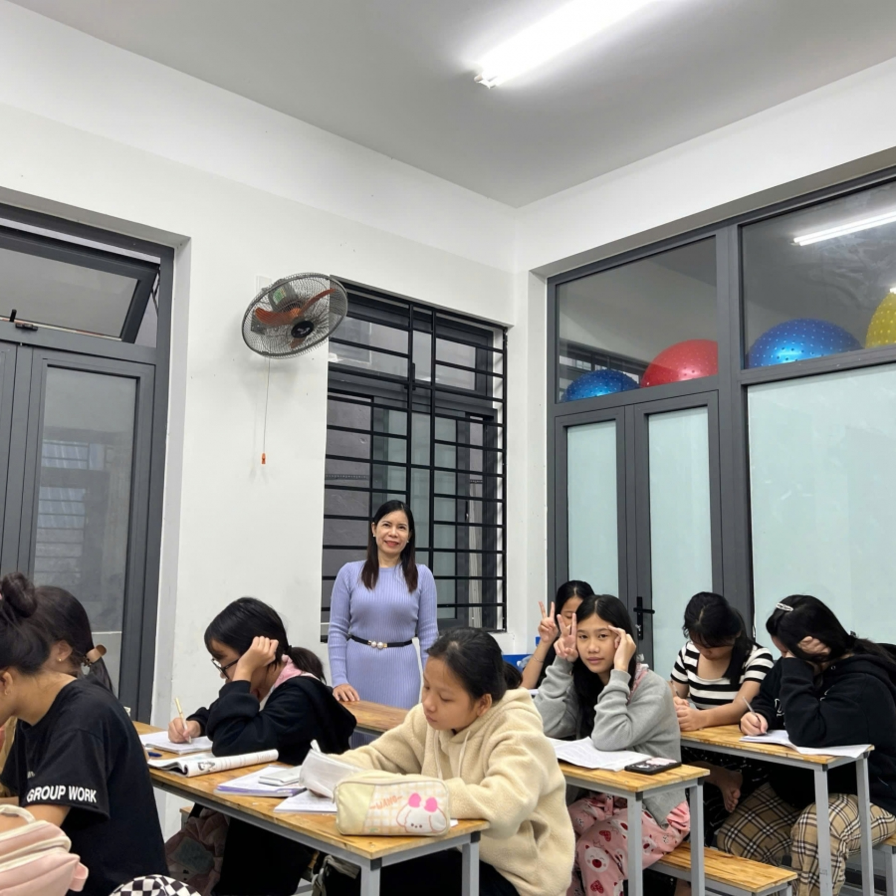 Tin trong nước - Cô giáo 27 năm dạy miễn phí cho học sinh nghèo ở Đà Nẵng