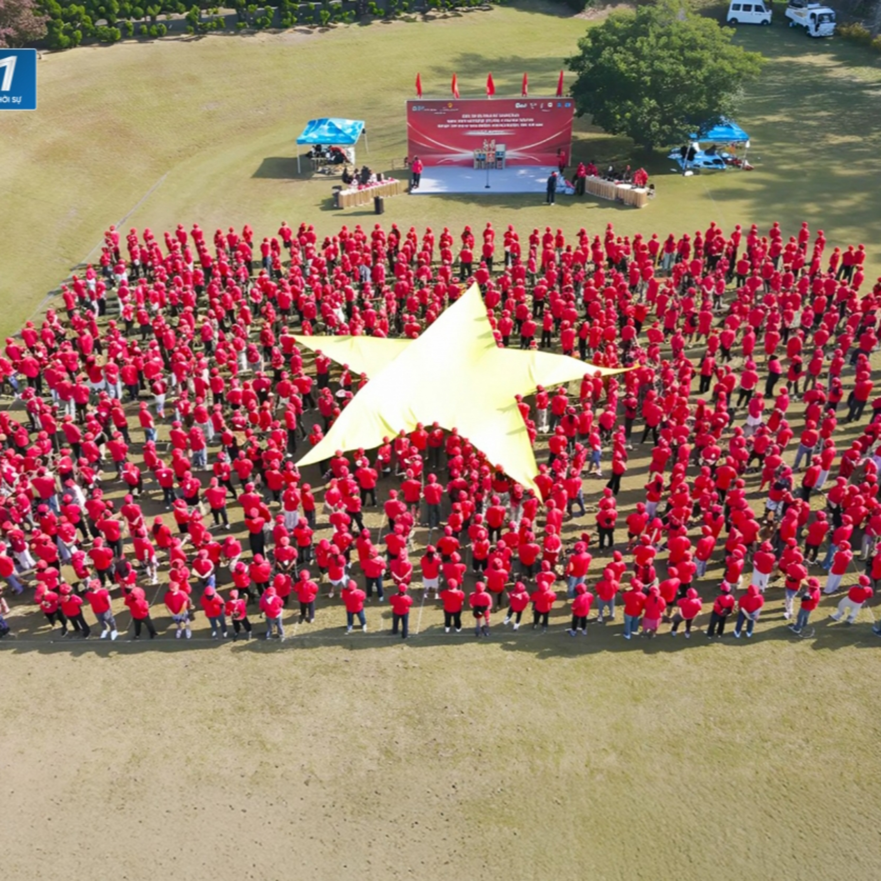 Tin quốc tế - Xác nhận kỷ lục xếp Lá cờ Tổ quốc lớn nhất trong cộng đồng người Việt tại Nhật