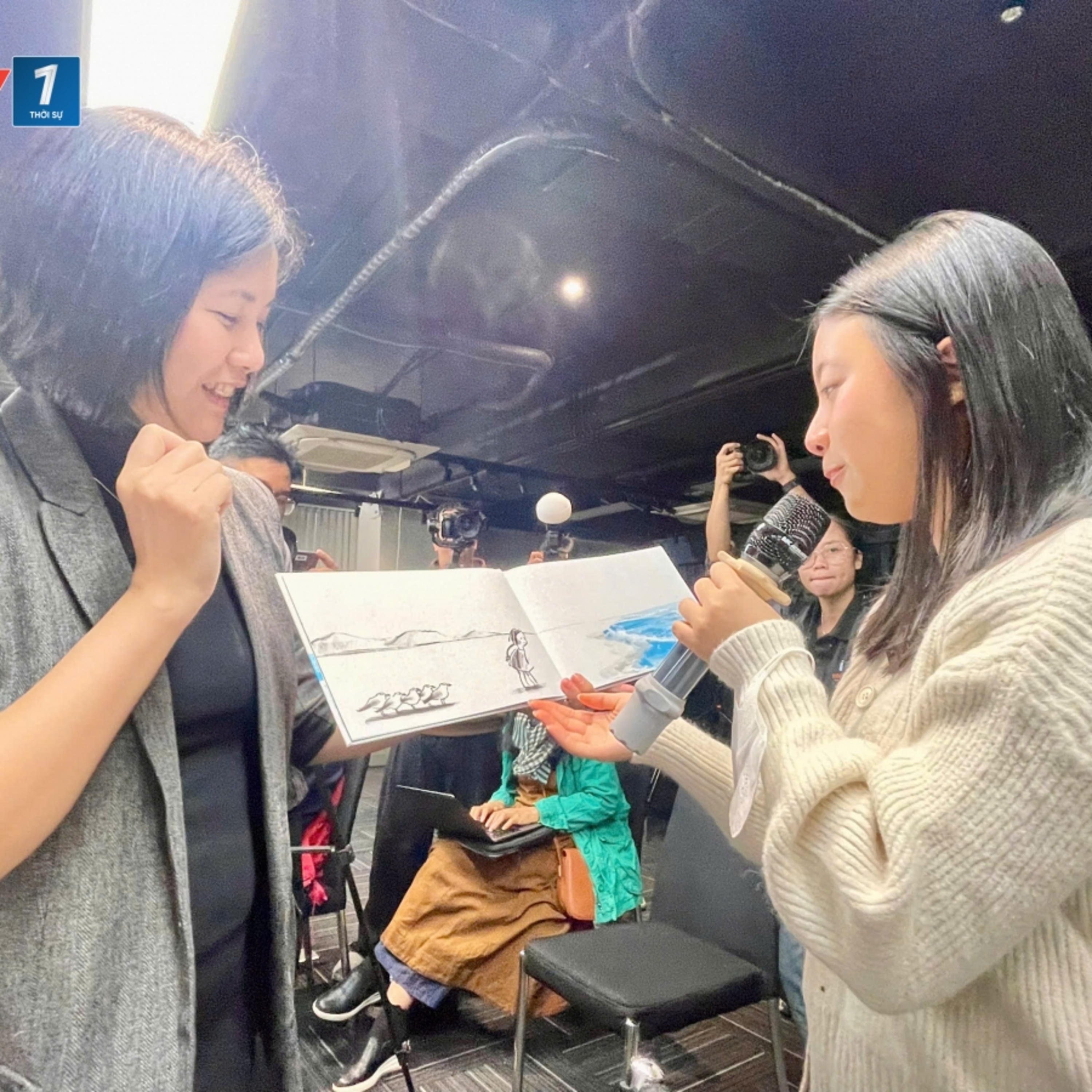 Tin trong nước - Những câu chuyện bên kia khoảng lặng Tin trong nước - Những câu chuyện bên kia khoảng lặng