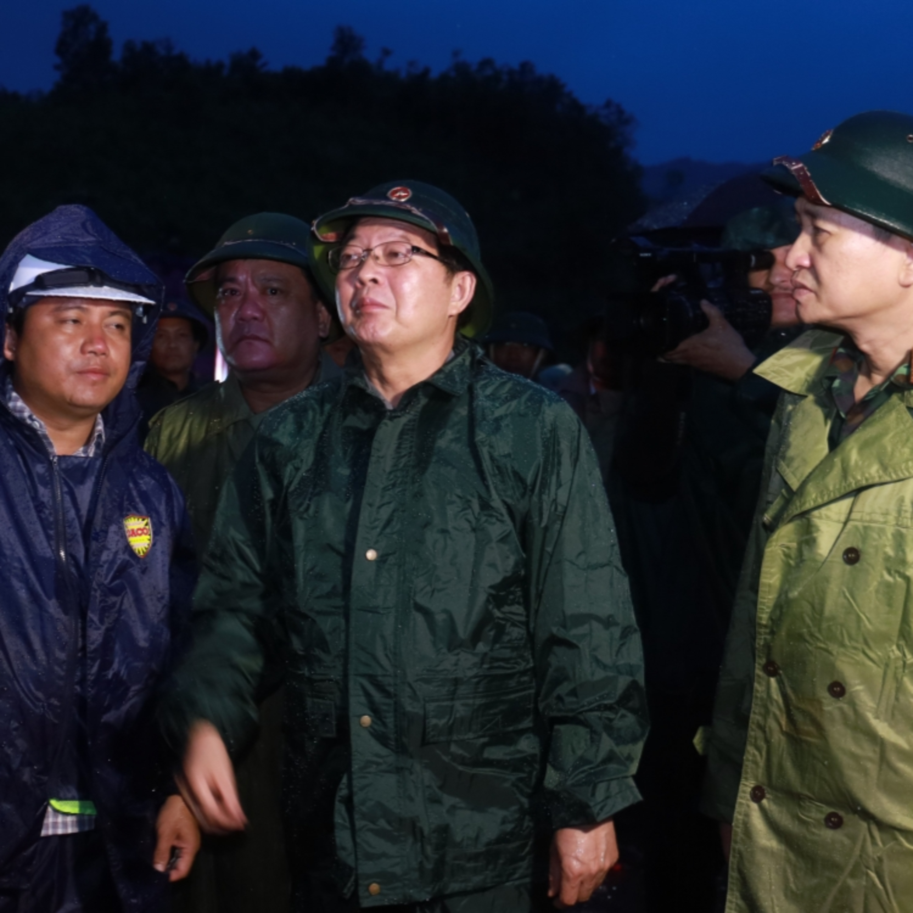 Tin trong nước - Phó Thủ tướng Hồ Quốc Dũng kiểm tra ứng phó mưa lũ tại Khánh Hòa Tin trong nước - Phó Thủ tướng Hồ Quốc Dũng kiểm tra ứng phó mưa lũ tại Khánh Hòa