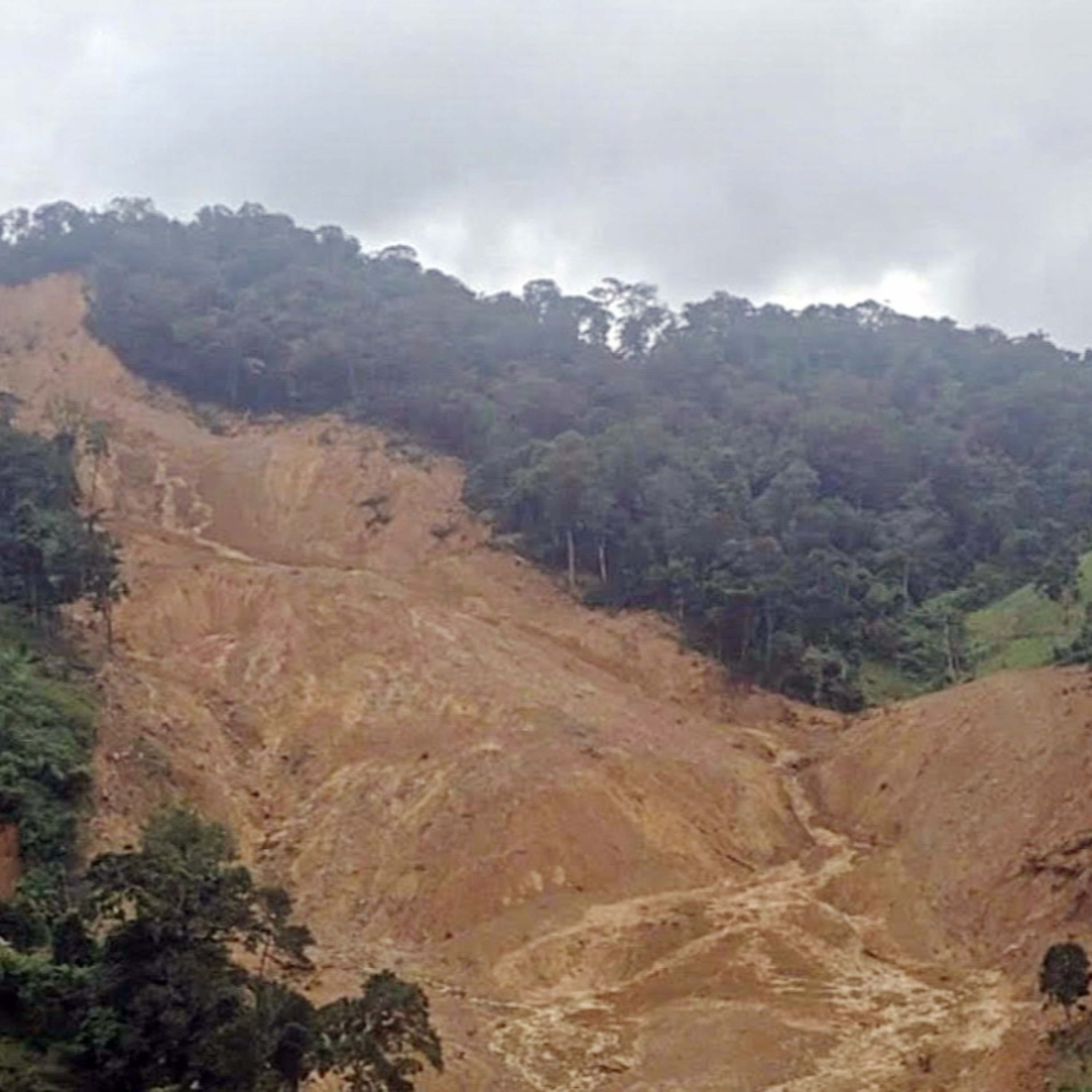Tin trong nước - Đà Nẵng: Núi liên tiếp phát nổ, đất đá đổ xuống, Hùng Sơn di dời gần 1.500 dân