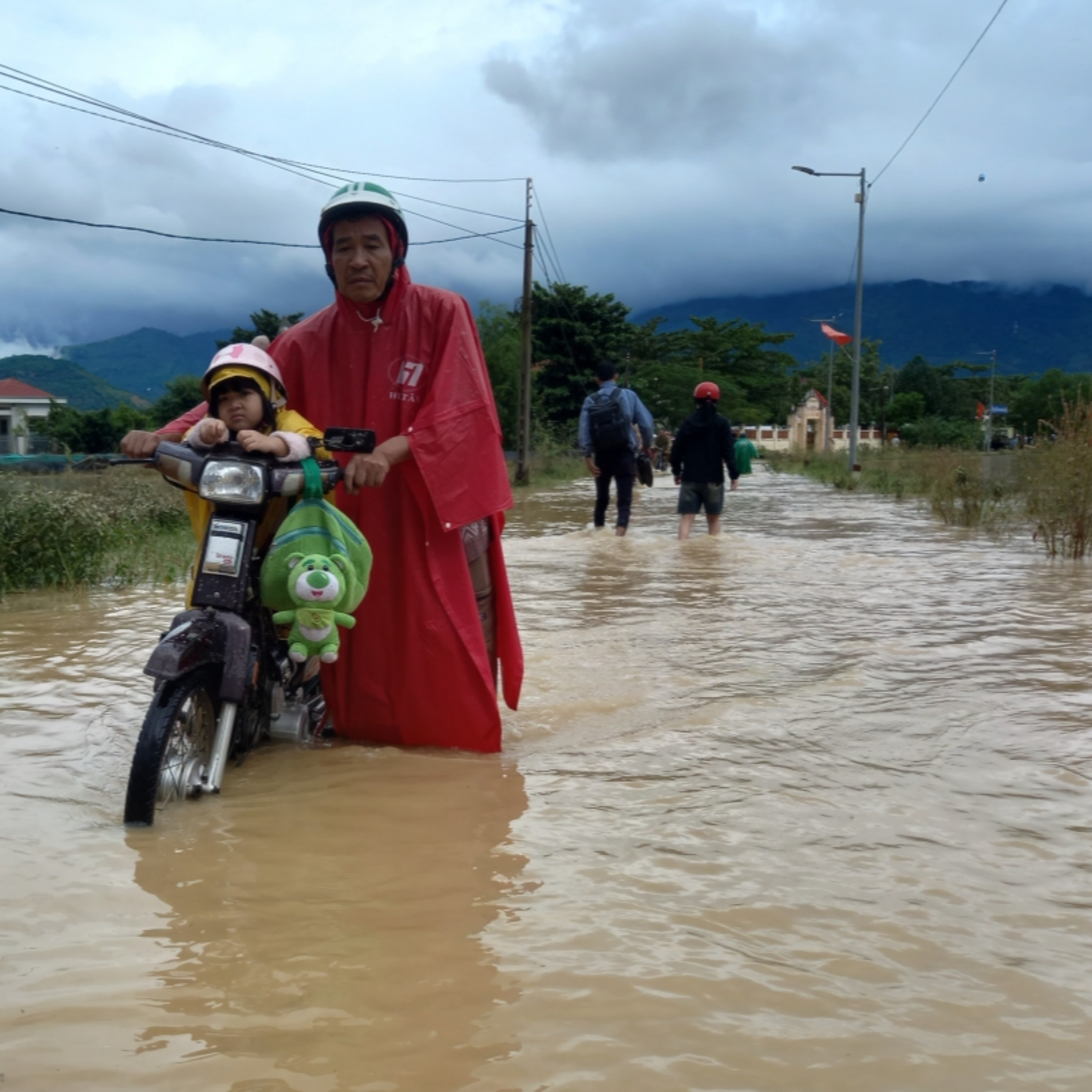 Tin trong nước - Các tỉnh Nam Trung Bộ tăng cường phòng chống dịch bệnh sau lũ