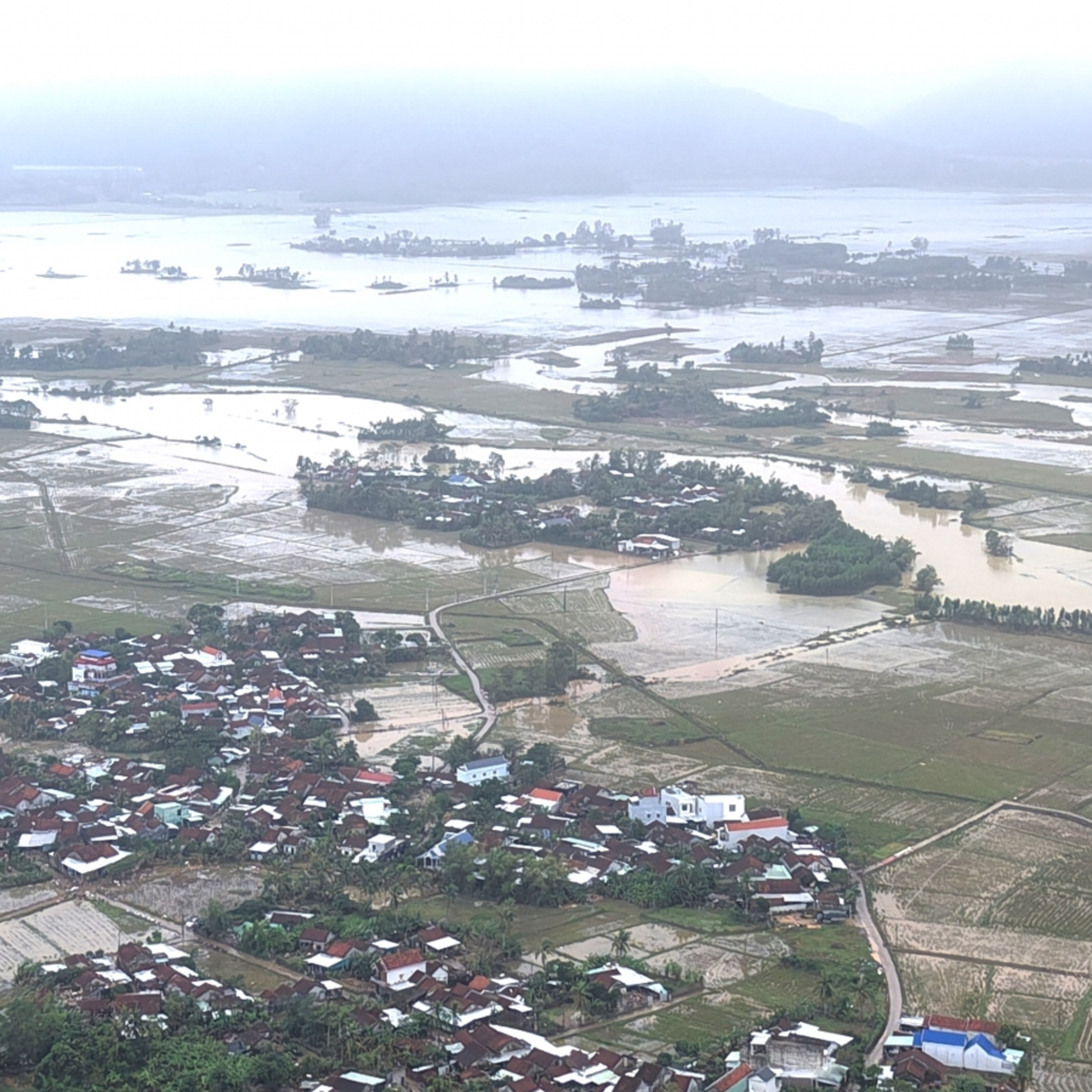 Tin trong nước - Người dân vùng lụt Đắk Lắk gượng dậy sau lũ