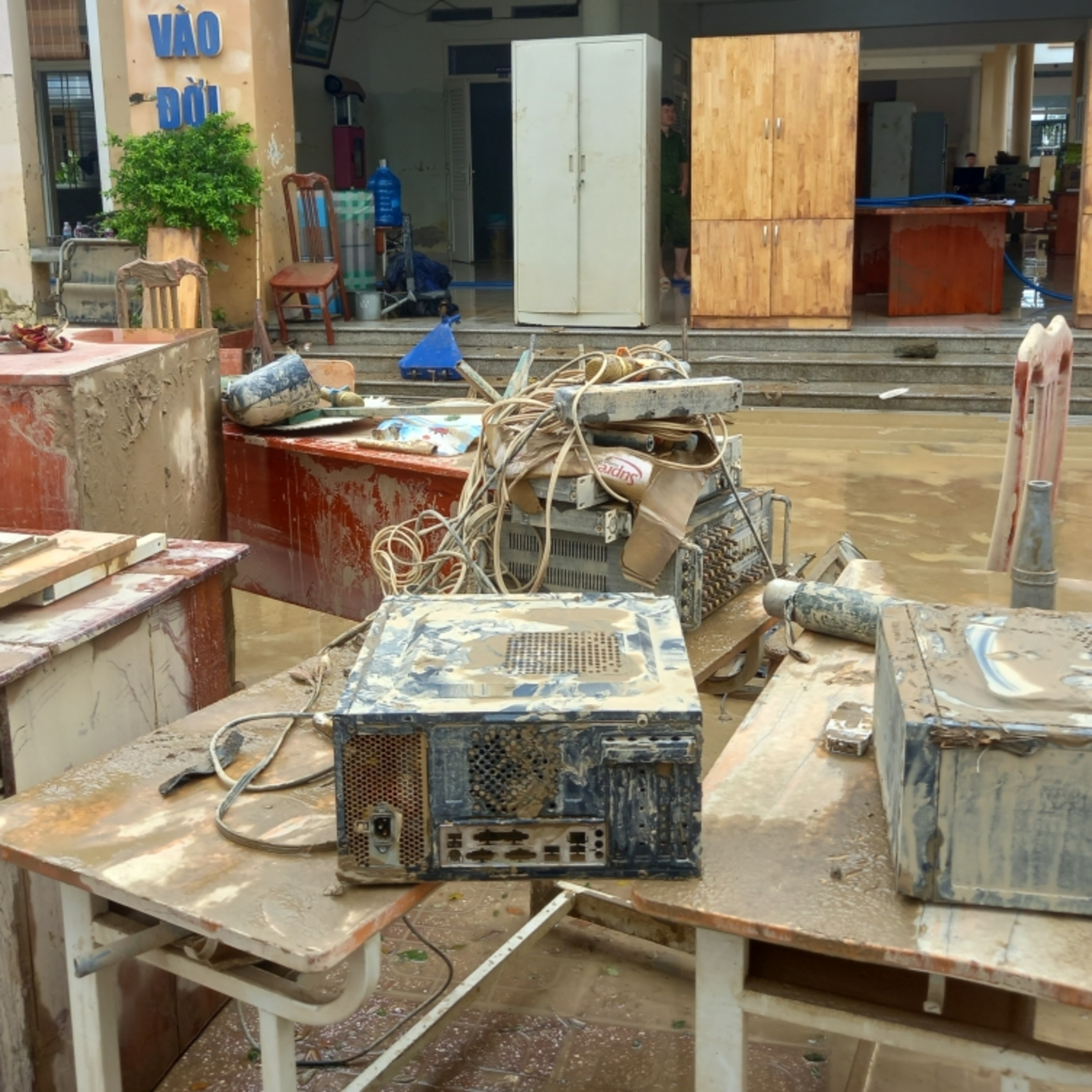 Tin trong nước - Khánh Hòa: Trường học mở cửa, ngôi nhà từng bước hồi sinh sau lũ dữ