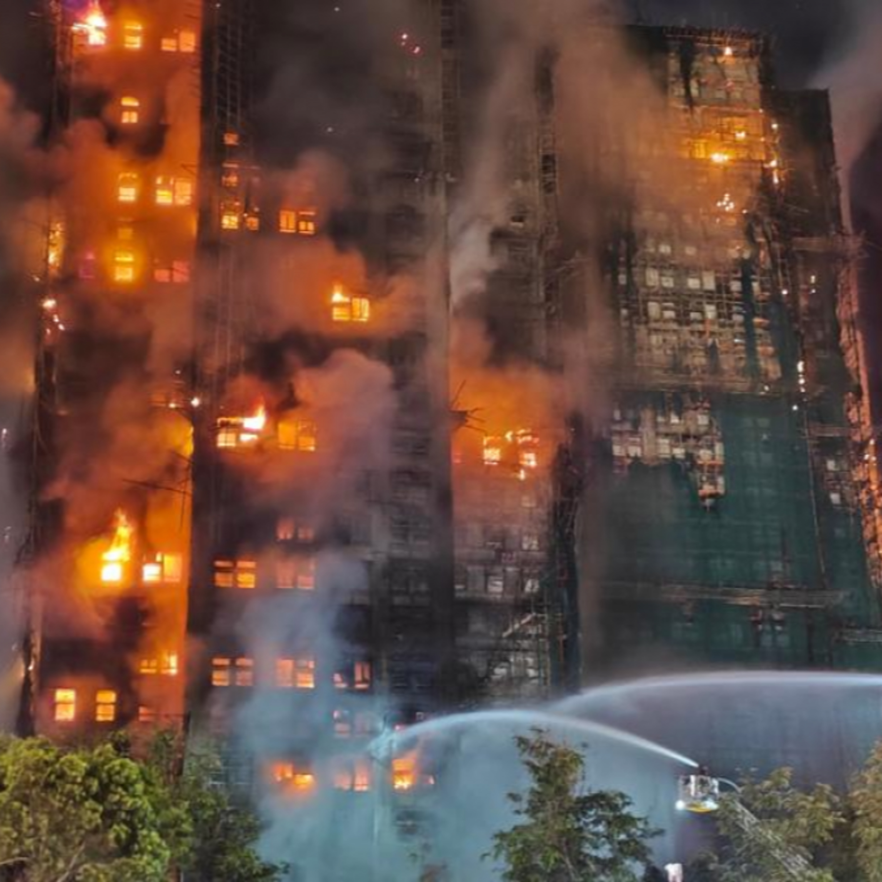 Tin quốc tế - Hong Kong sẽ treo cờ rủ tưởng niệm các nạn nhân vụ hỏa hoạn trong 3 ngày