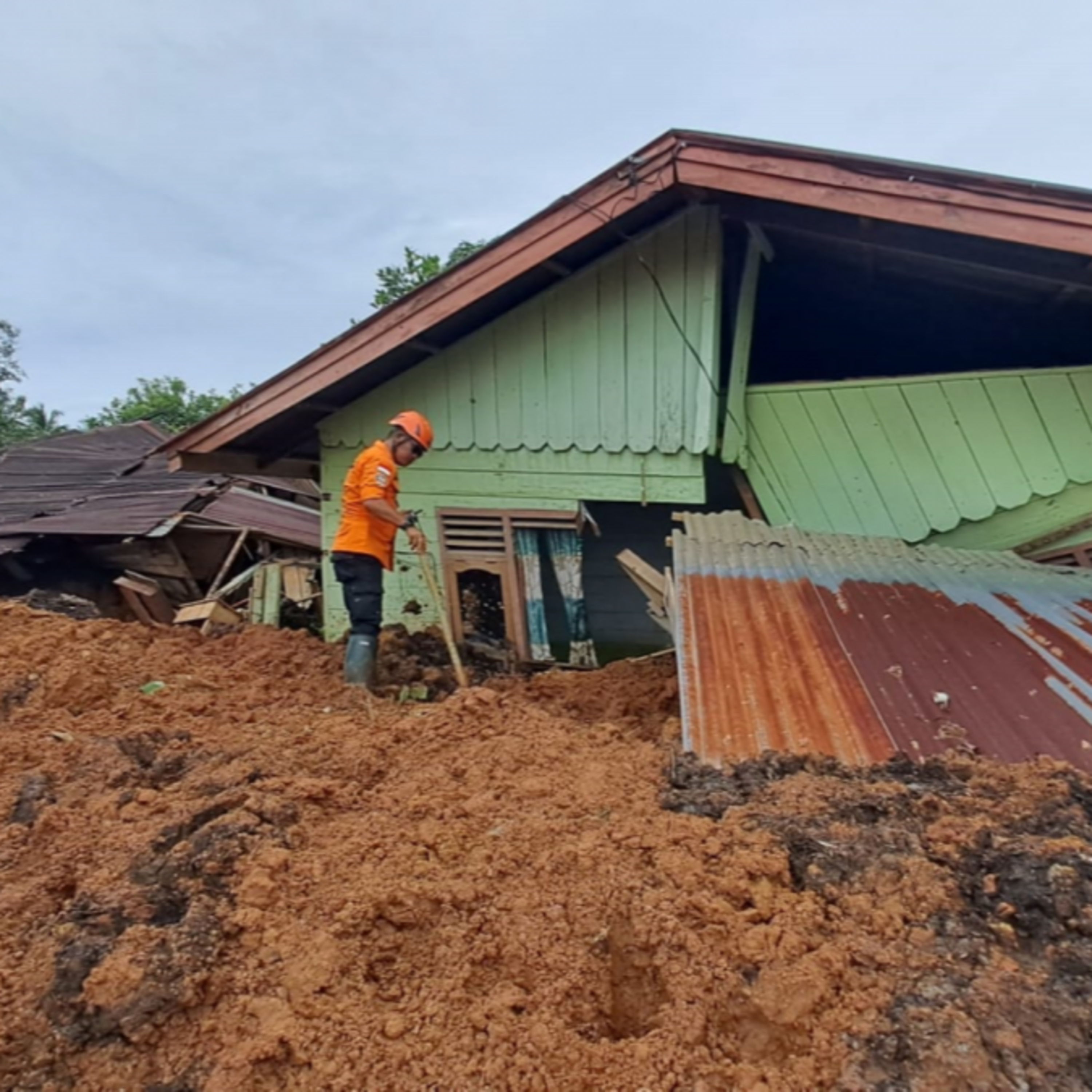 Tin quốc tế - Indonesia ban bố tình trạng khẩn cấp - gần 200 người thiệt mạng và mất tích