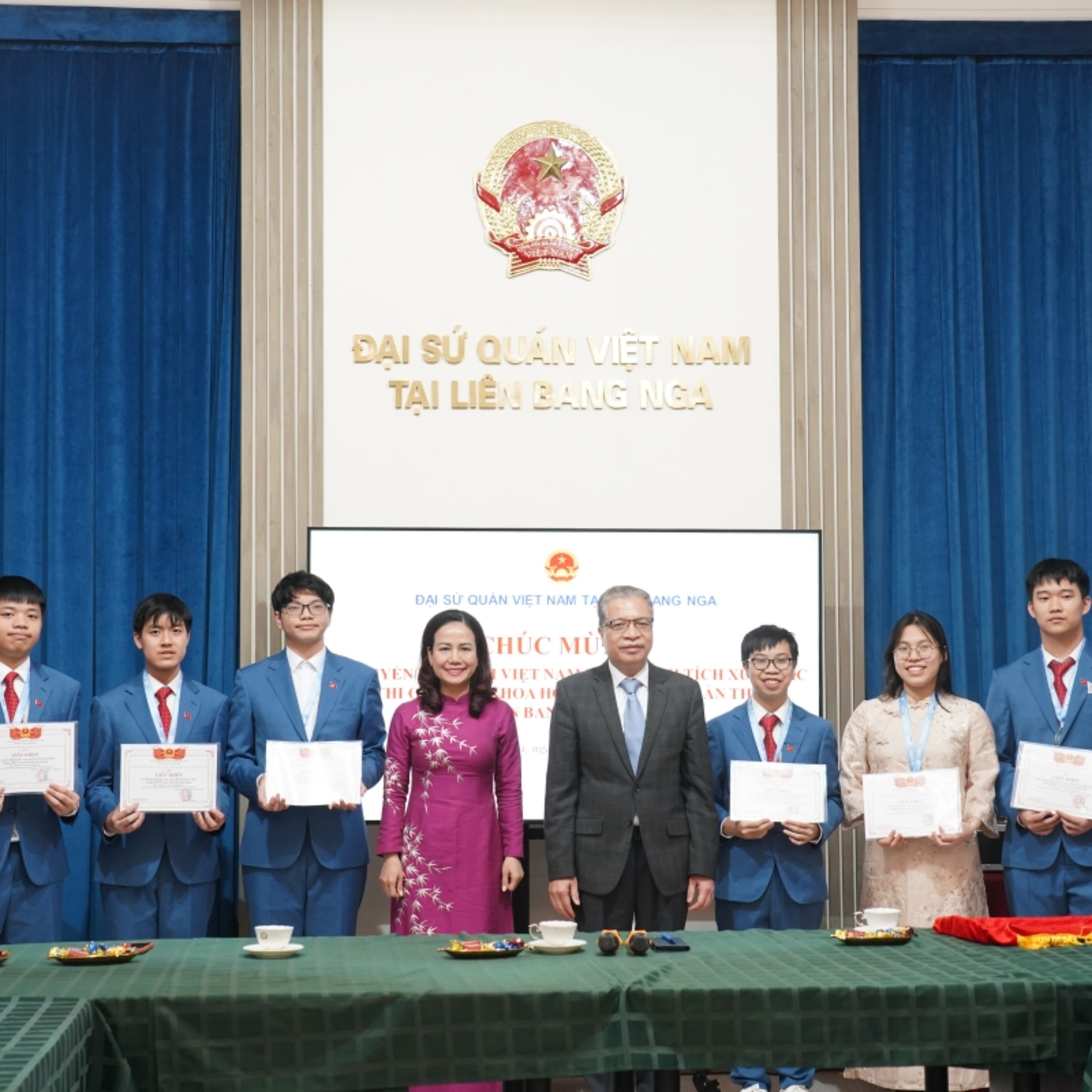 Tin trong nước - 6 học sinh Việt Nam cùng giành huy chương trên đấu trường quốc tế IJSO 2025