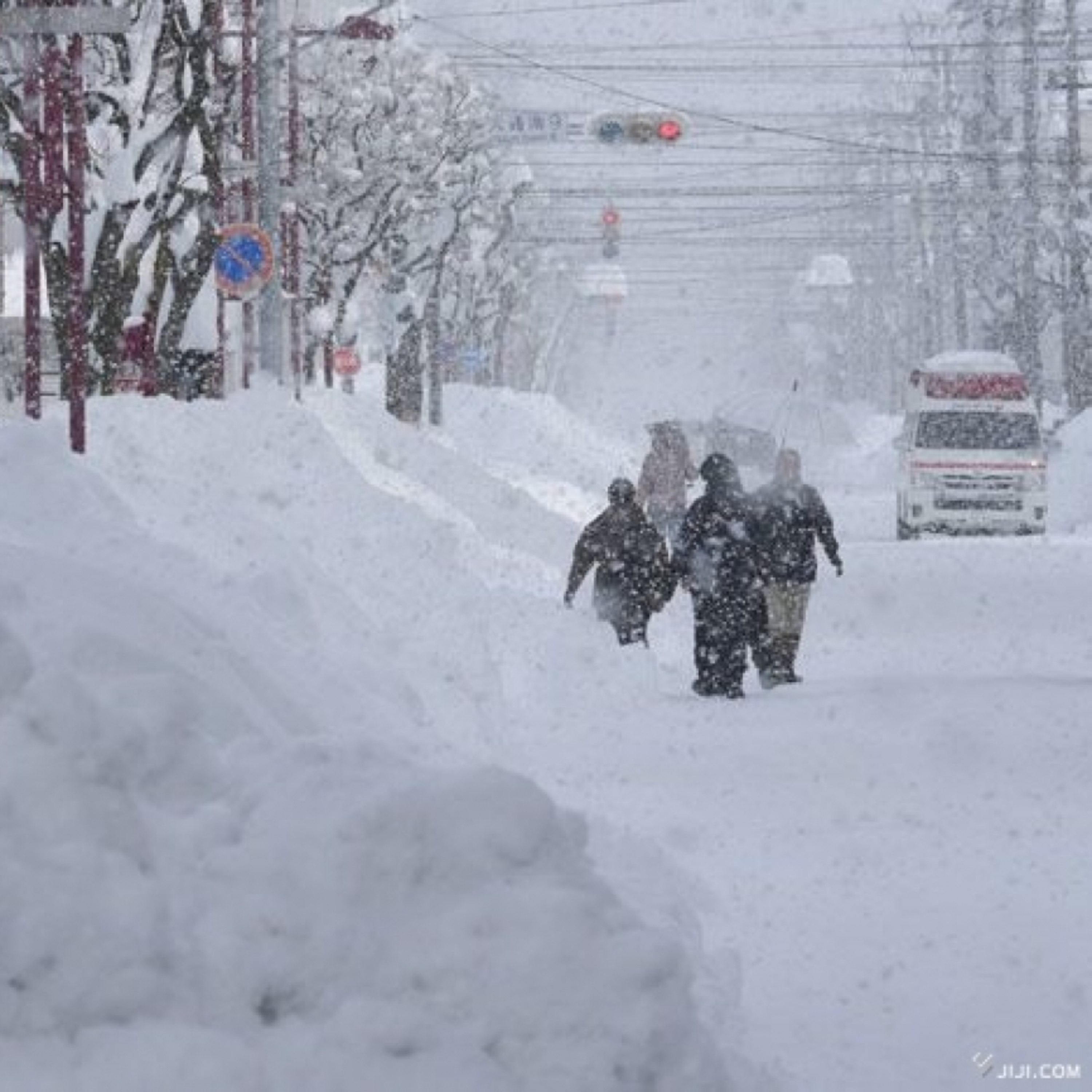 Tin quốc tế - Nhiều địa phương của Nhật Bản bắt đầu phải chịu những đợt tuyết dày kỷ lục