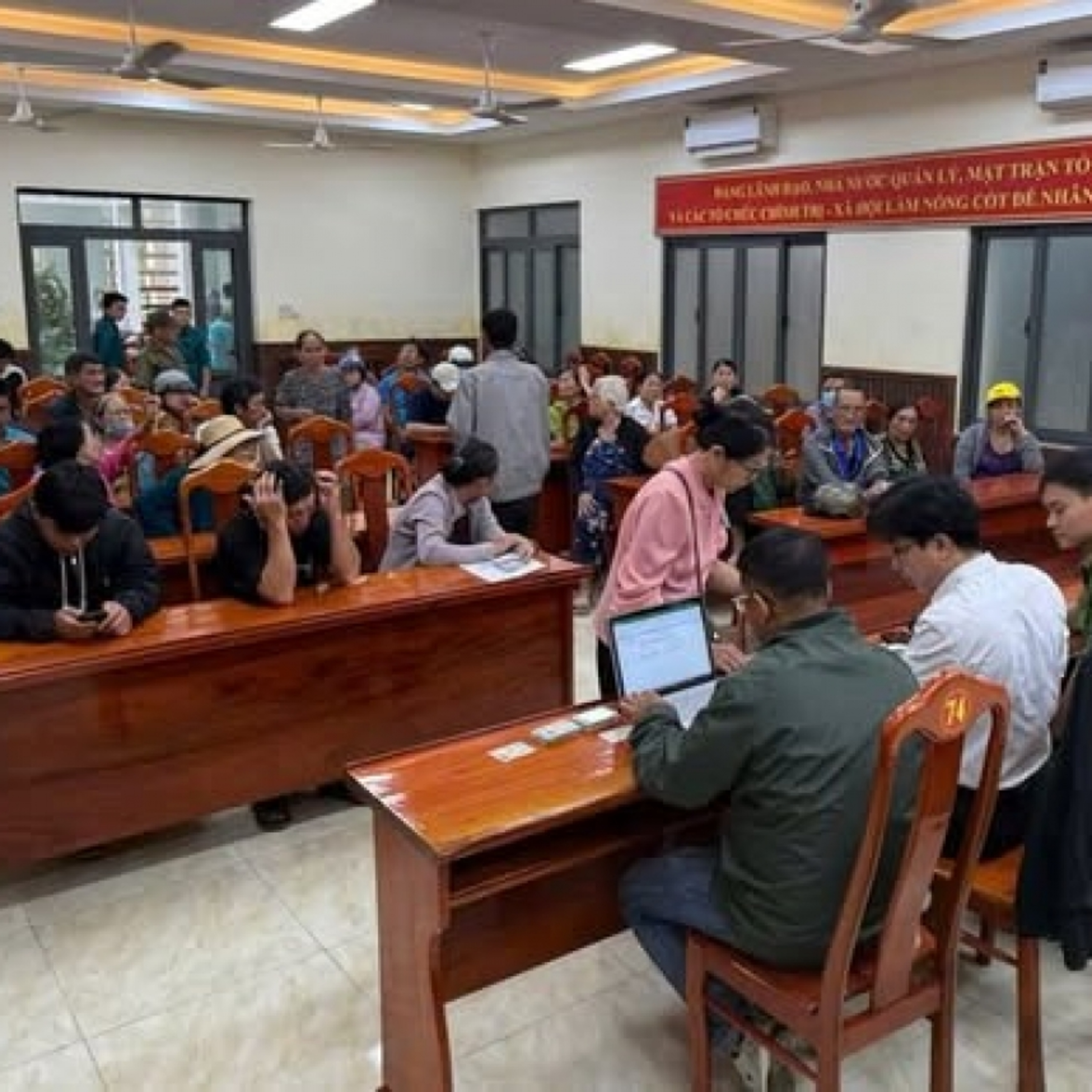 Tin trong nước - Khánh Hòa đẩy nhanh giải ngân hỗ trợ kinh phí đối với người dân vùng lũ