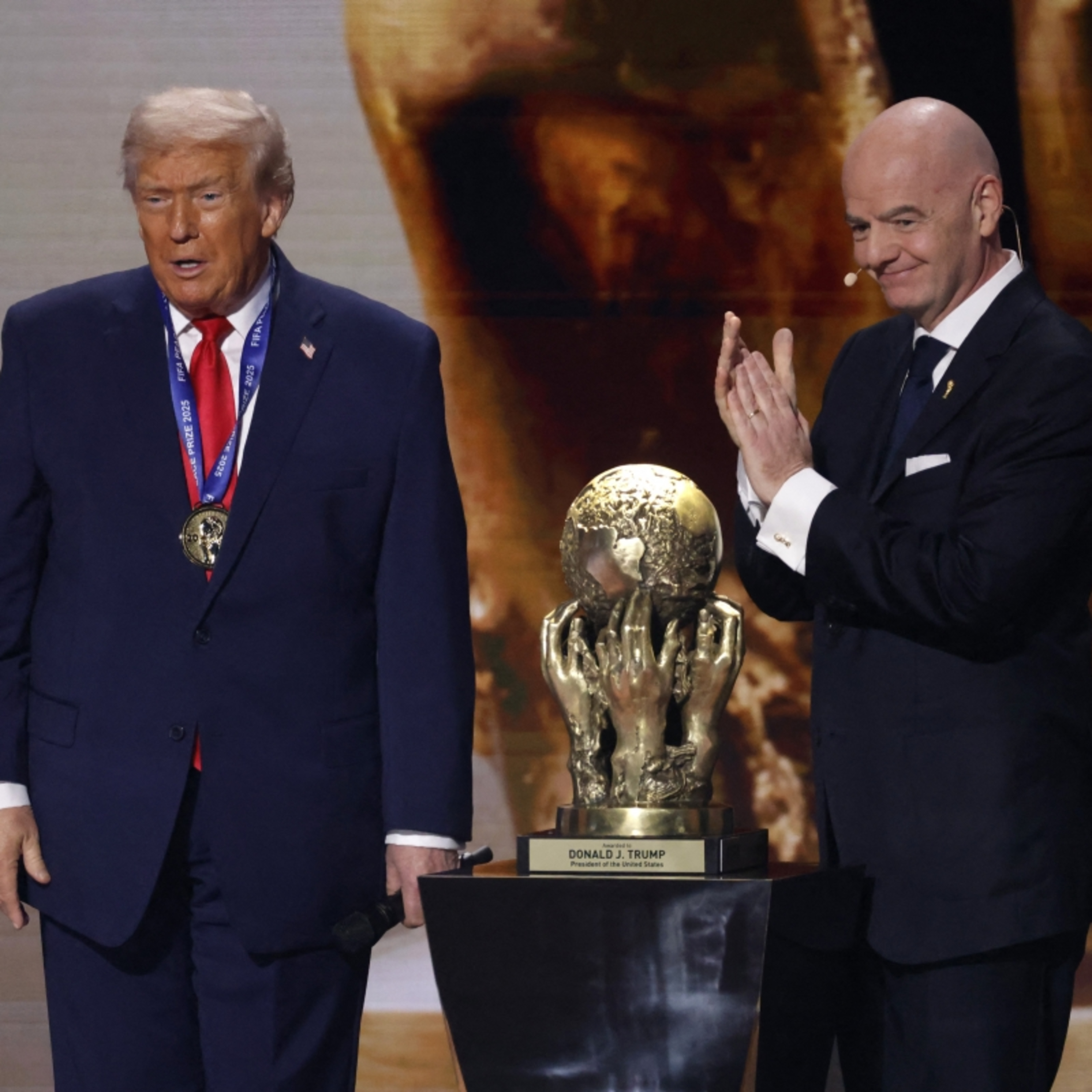 Tin quốc tế - Tổng thống Donald Trump được trao Giải hoà bình của FIFA