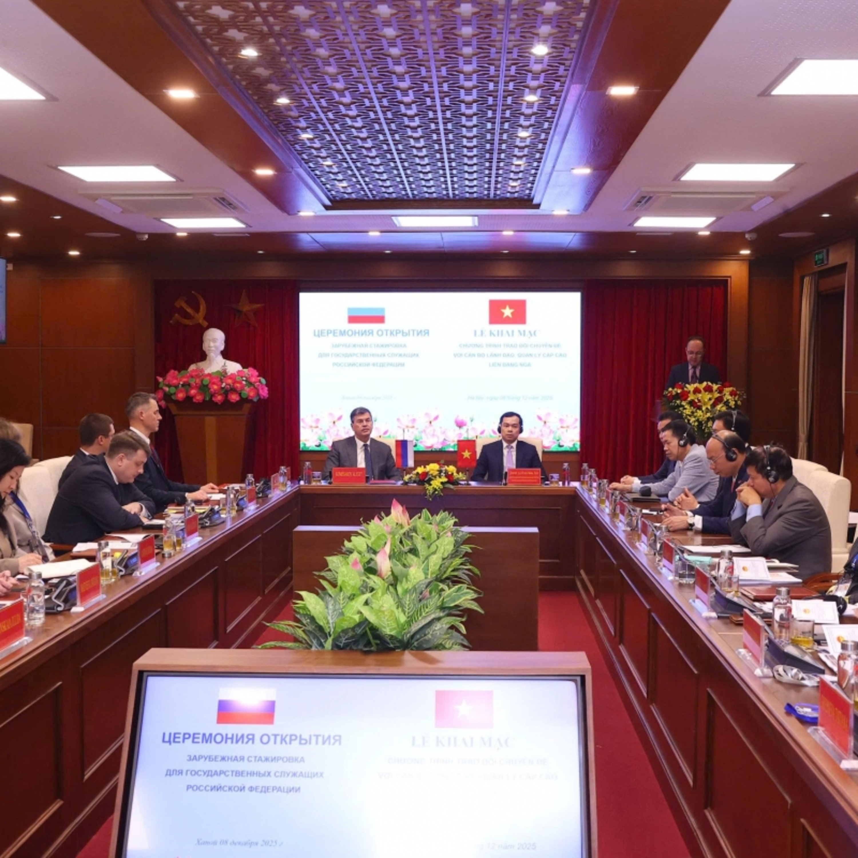 Tin trong nước - Khai mạc Chương trình bồi dưỡng và trao đổi chuyên đề với công chức cao cấp của Liên bang Nga