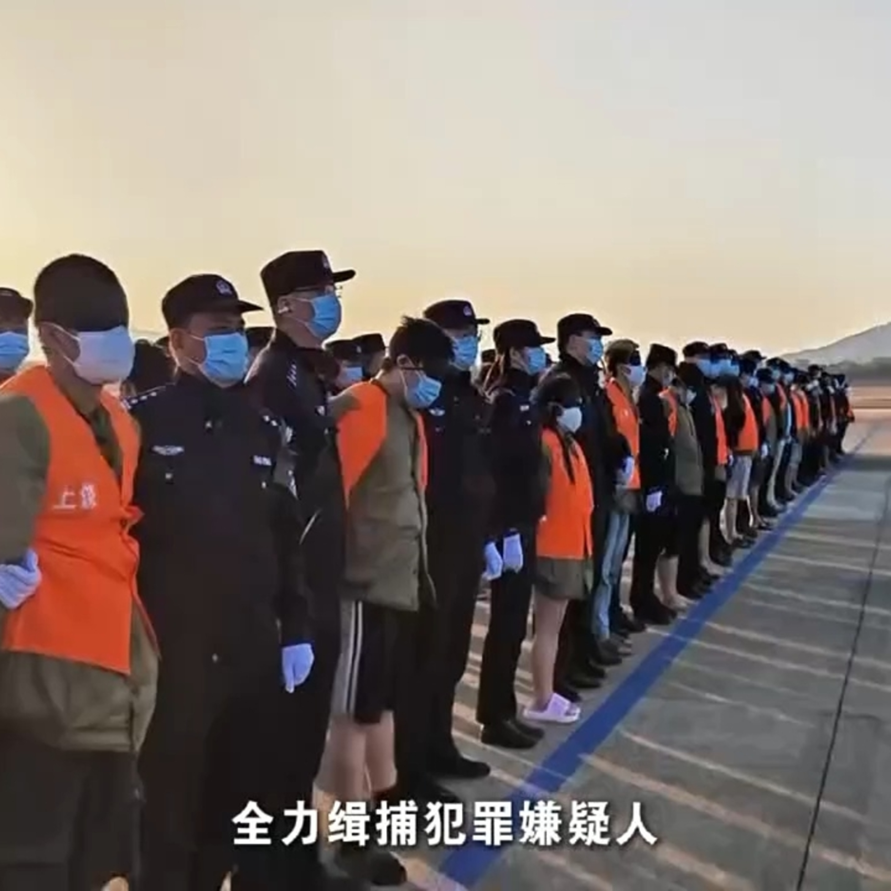 Tin quốc tế - Thêm 1.178 nghi phạm lừa đảo viễn thông tại Myanmar bị áp giải về Trung Quốc Tin quốc tế - Thêm 1.178 nghi phạm lừa đảo viễn thông tại Myanmar bị áp giải về Trung Quốc