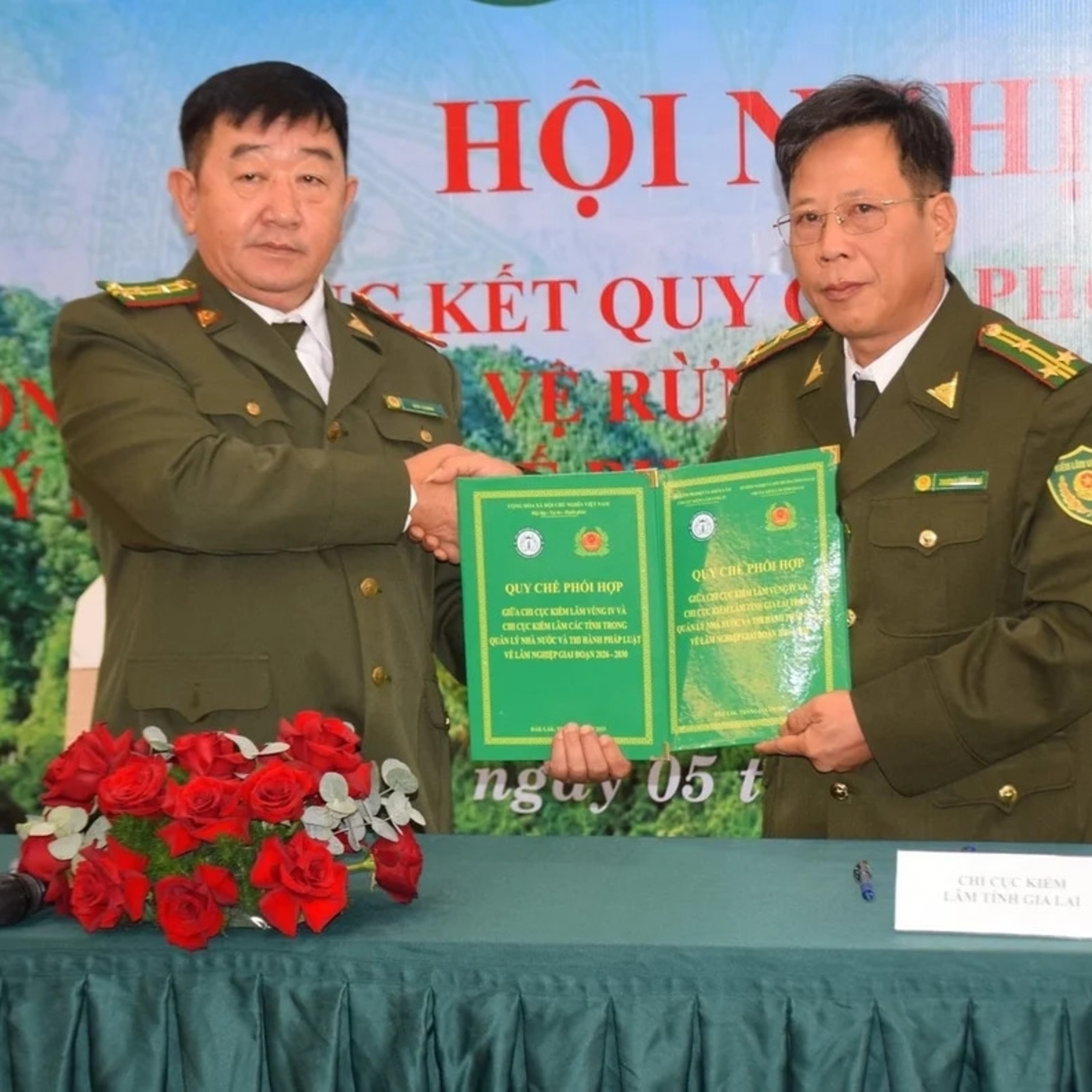 Tin trong nước - Kiểm lâm vùng IV ký kết quy chế phối hợp với 6 chi cục kiểm lâm trong vùng Duyên hải Nam Trung bộ Tin trong nước - Kiểm lâm vùng IV ký kết quy chế phối hợp với 6 chi cục kiểm lâm trong vùng Duyên hải Nam Trung bộ