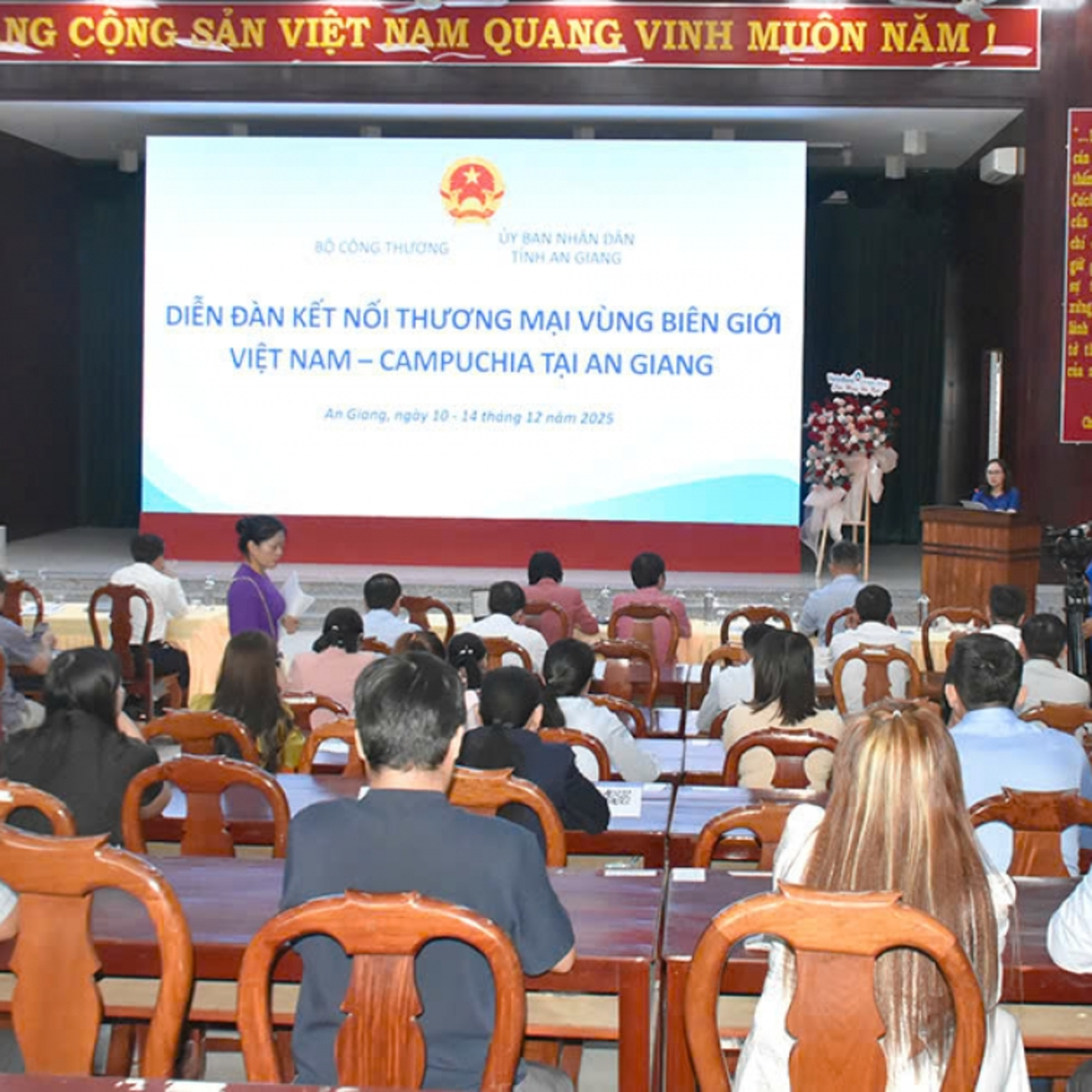 Tin trong nước - An Giang: đào tạo nguồn nhân lực quản lý và phát triển hạ tầng thương mại biên giới Tin trong nước - An Giang: đào tạo nguồn nhân lực quản lý và phát triển hạ tầng thương mại biên giới