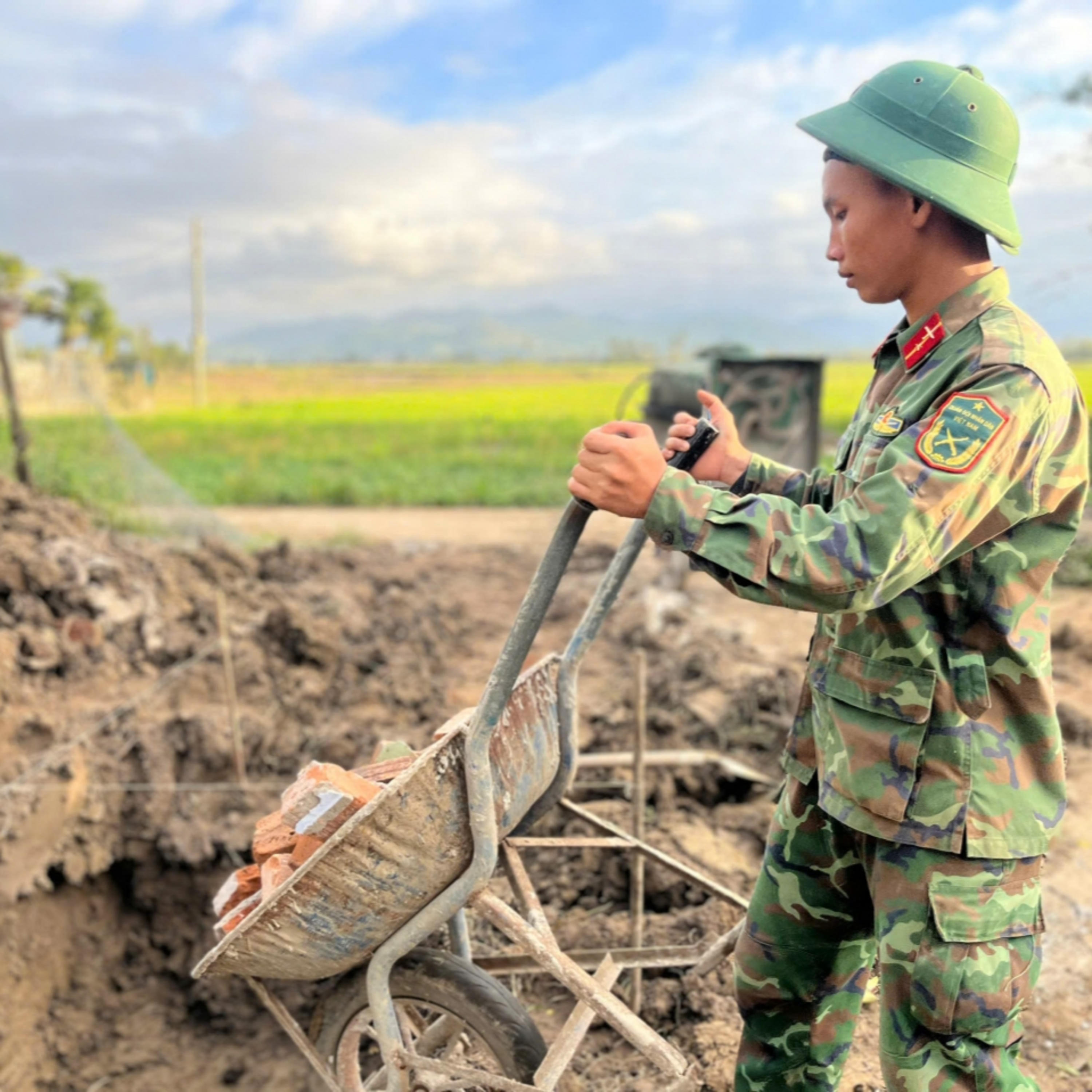 Tin trong nước - Những căn nhà “thần tốc”, đậm nghĩa tình quân – dân Tin trong nước - Những căn nhà “thần tốc”, đậm nghĩa tình quân – dân