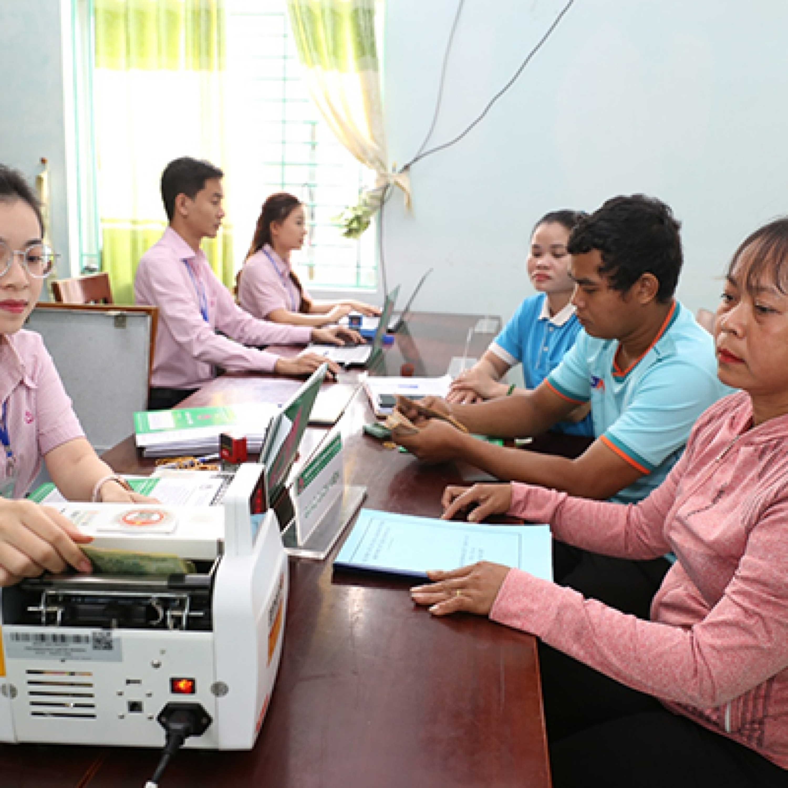 Tin trong nước - Chính phủ yêu cầu giảm lãi suất vay vốn chính sách cho các đối tượng bị ảnh hưởng sau bão số 12 Tin trong nước - Chính phủ yêu cầu giảm lãi suất vay vốn chính sách cho các đối tượng bị ảnh hưởng sau bão số 12