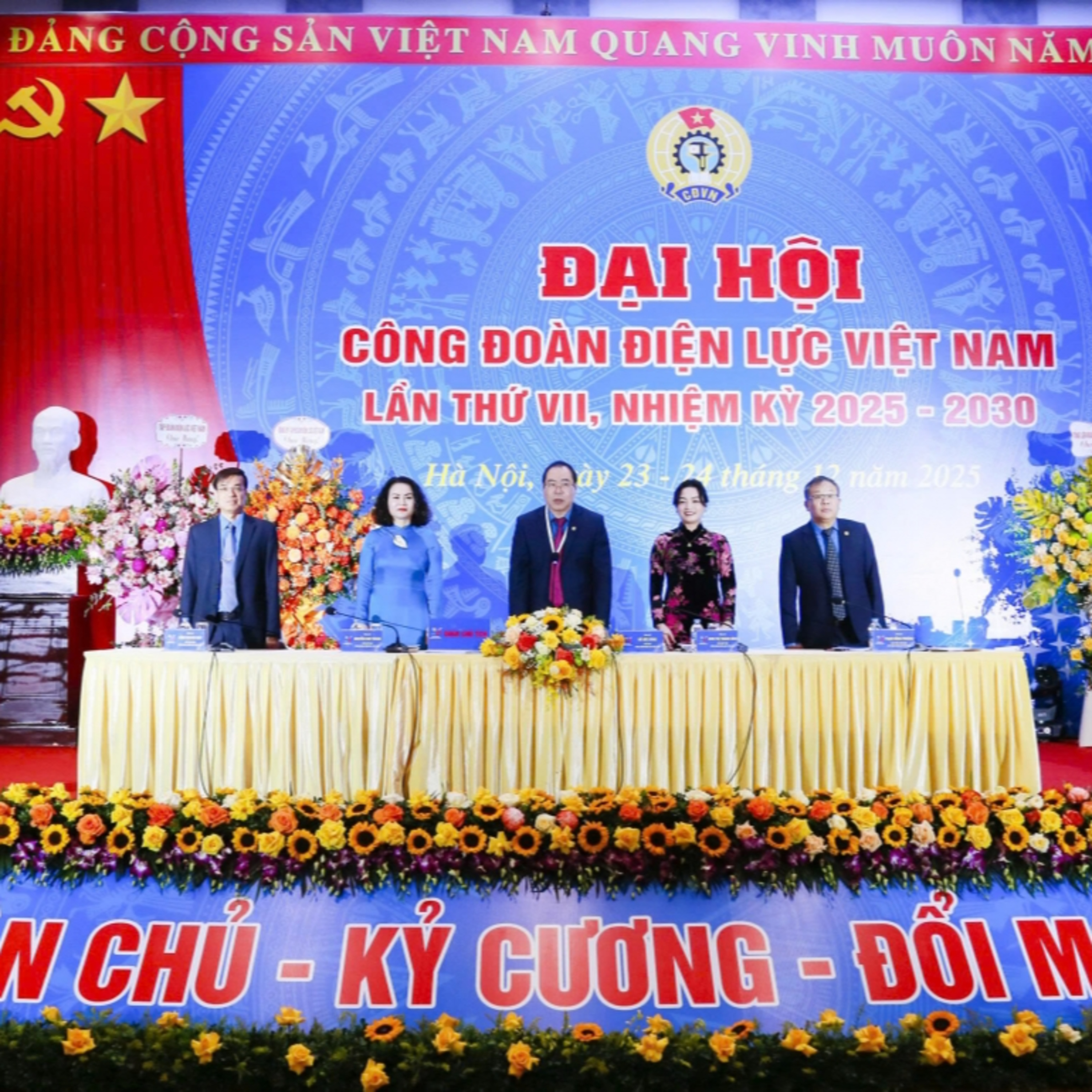 Tin trong nước - Khai mạc phiên thứ nhất Đại hội Công đoàn Điện lực Việt Nam lần thứ VII