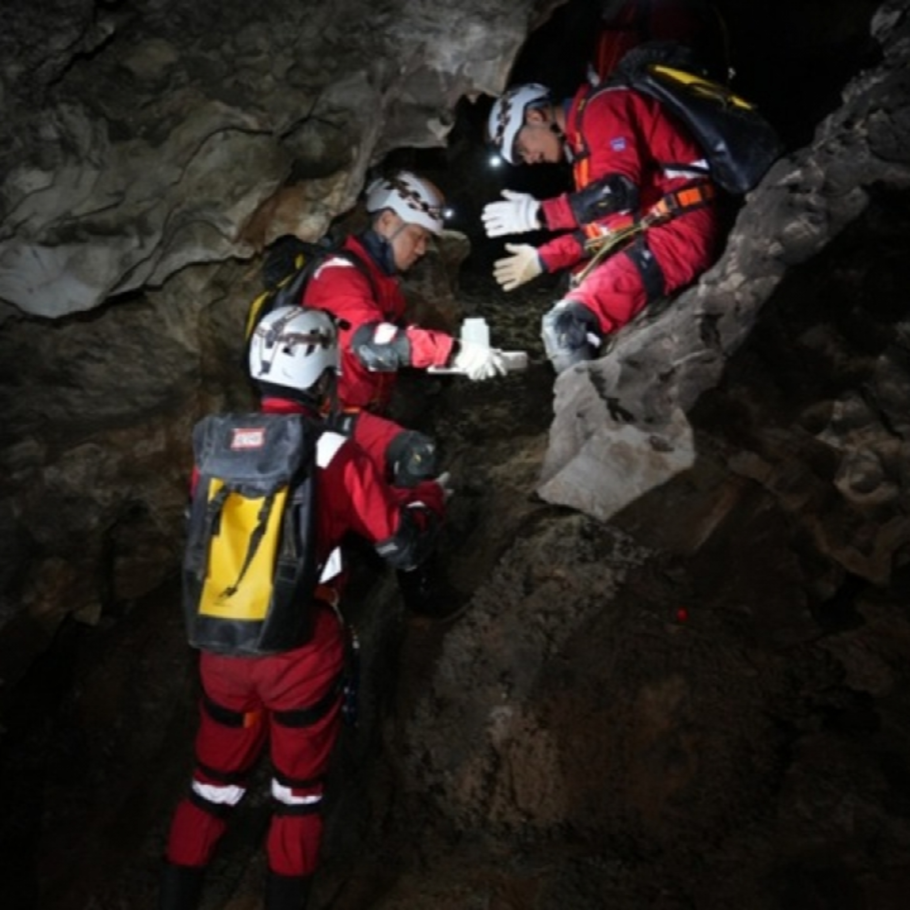 Tin quốc tế - Trung Quốc huấn luyện phi hành gia trong hang động, chuẩn bị cho sứ mệnh đổ bộ Mặt Trăng