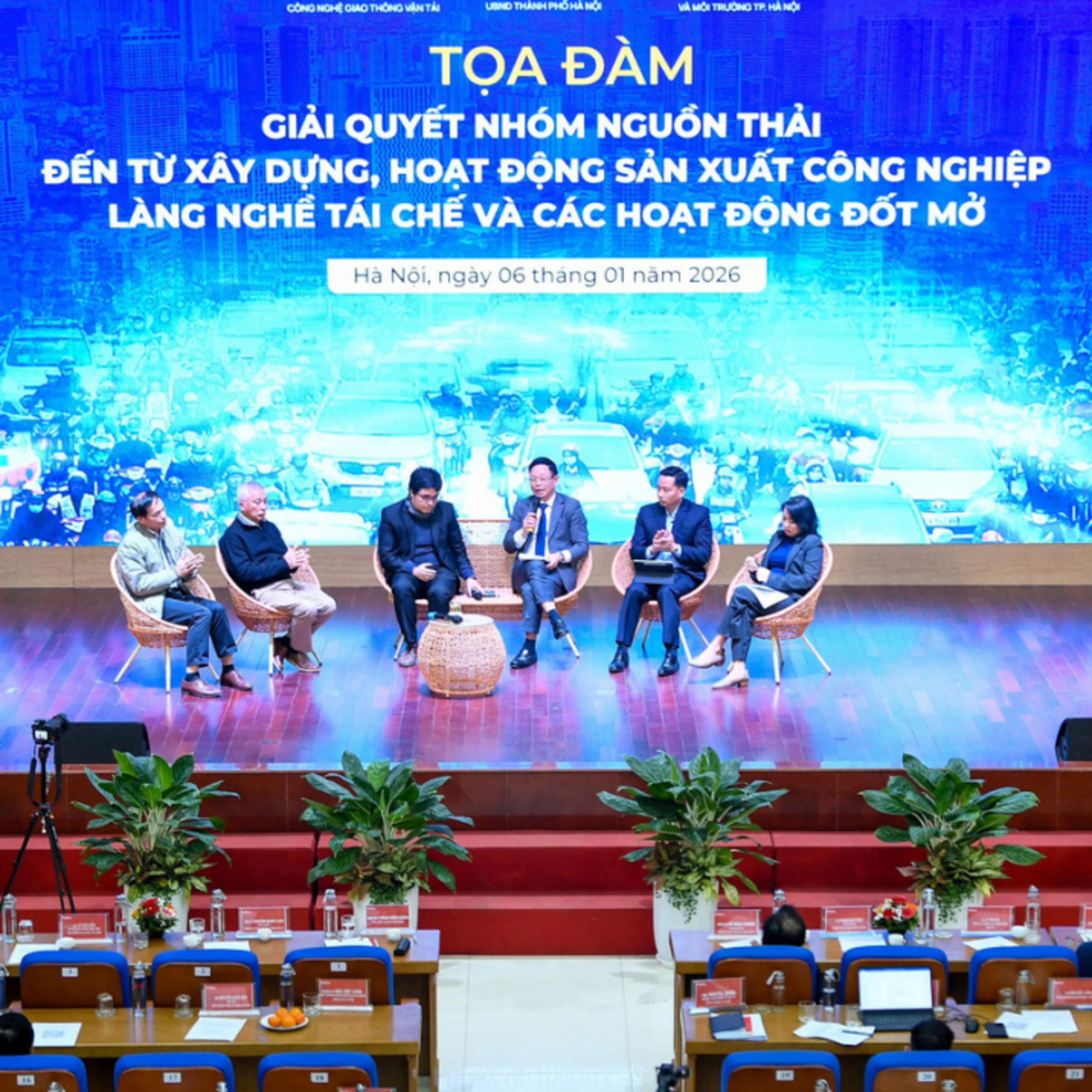 Tin trong nước - Sắp có chính sách hỗ trợ người dân chuyển đổi xe xăng sang xe điện