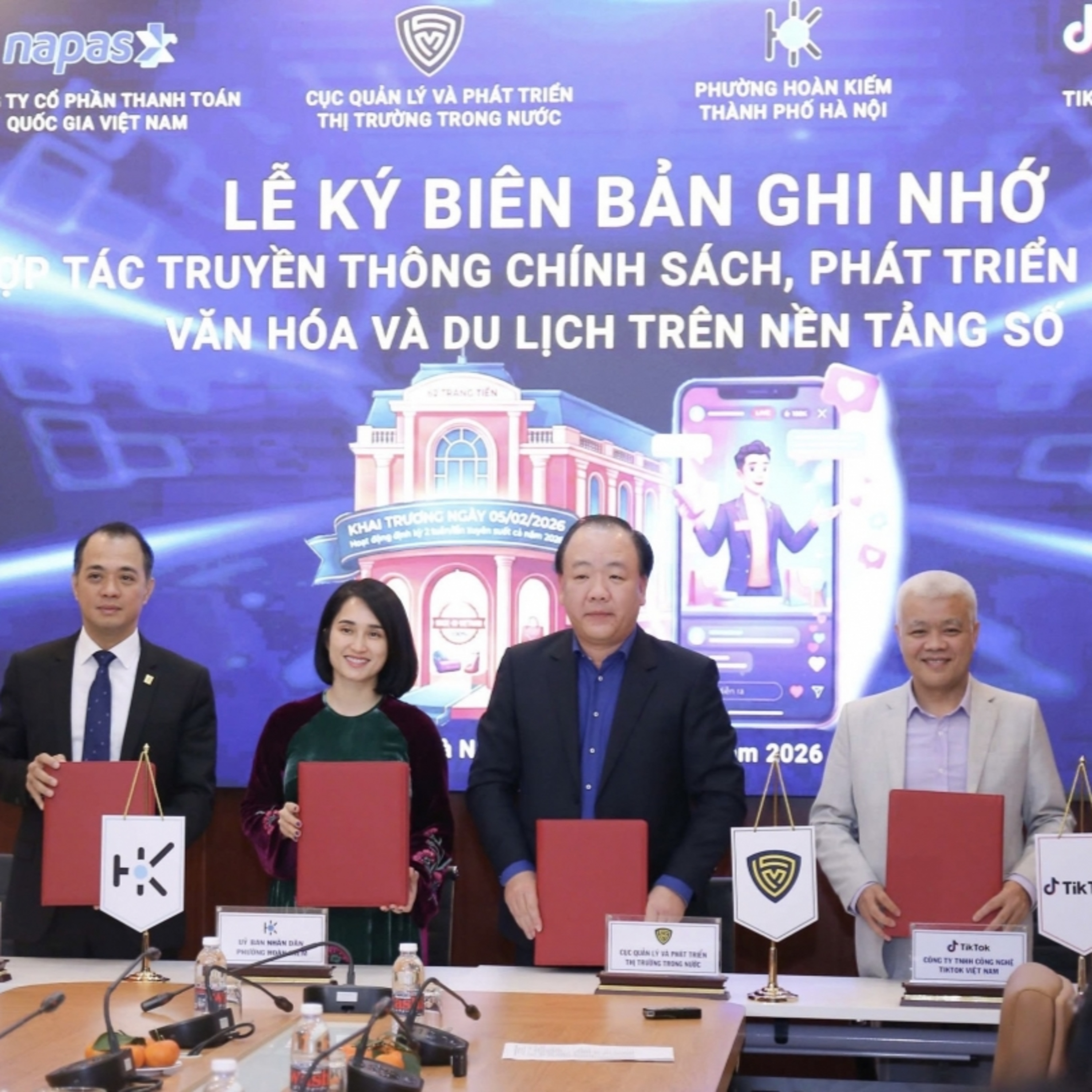 Tin trong nước - Khai trương không gian tôn vinh hàng Việt tại phố Tràng Tiền, Hà Nội