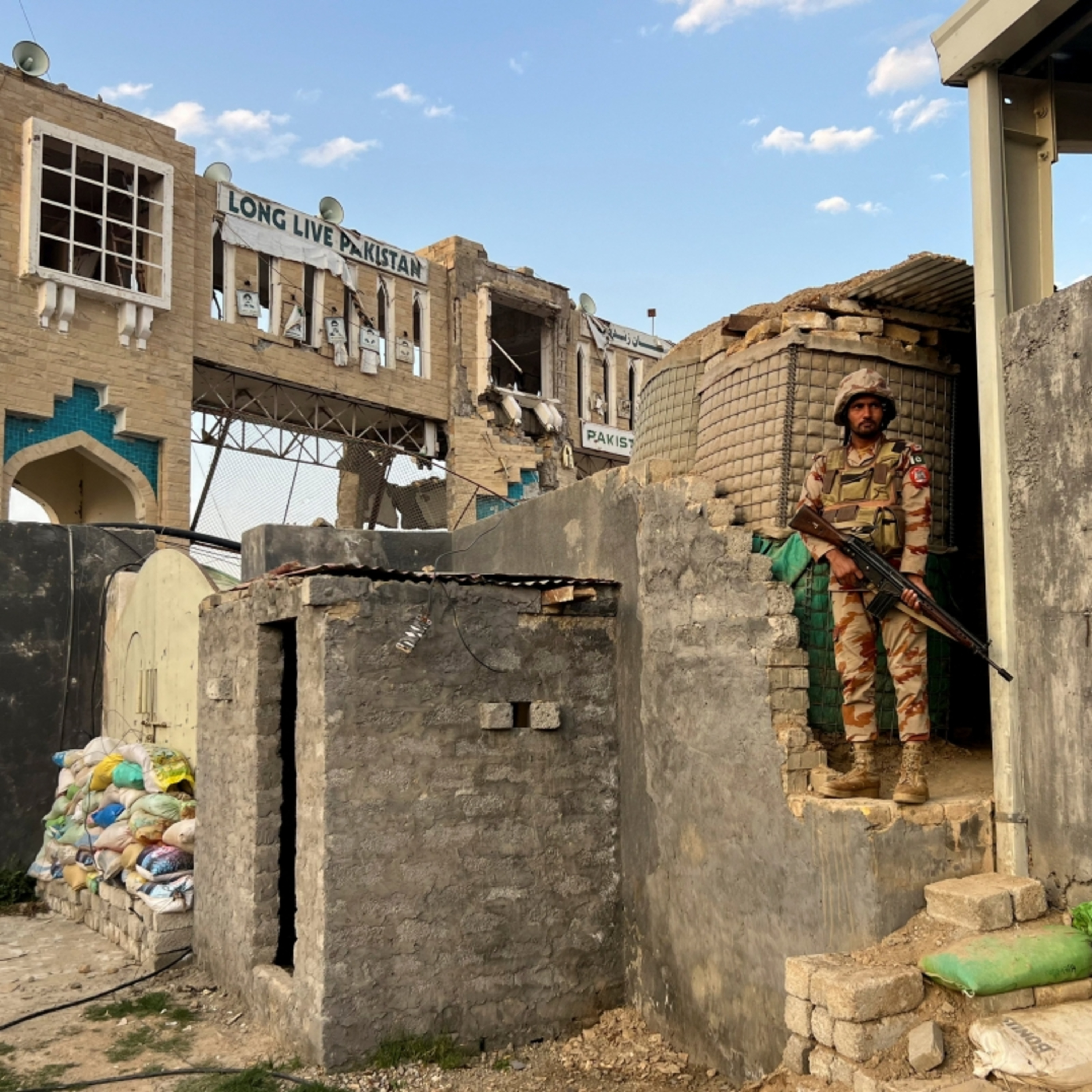 Tin quốc tế - Tướng Pakistan: Taliban phải chọn giữa khủng bố và láng giềng