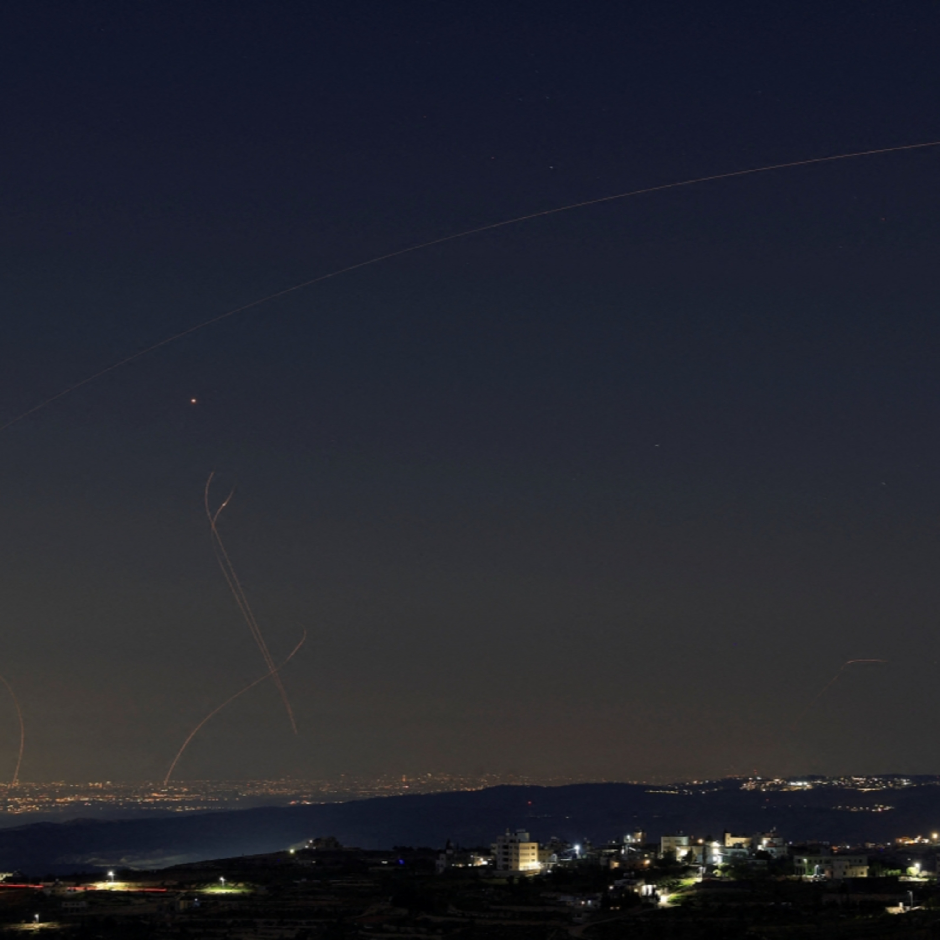 Tin quốc tế - Iran đẩy mạnh tấn công trả đũa, cảnh báo người Mỹ không còn được an toàn