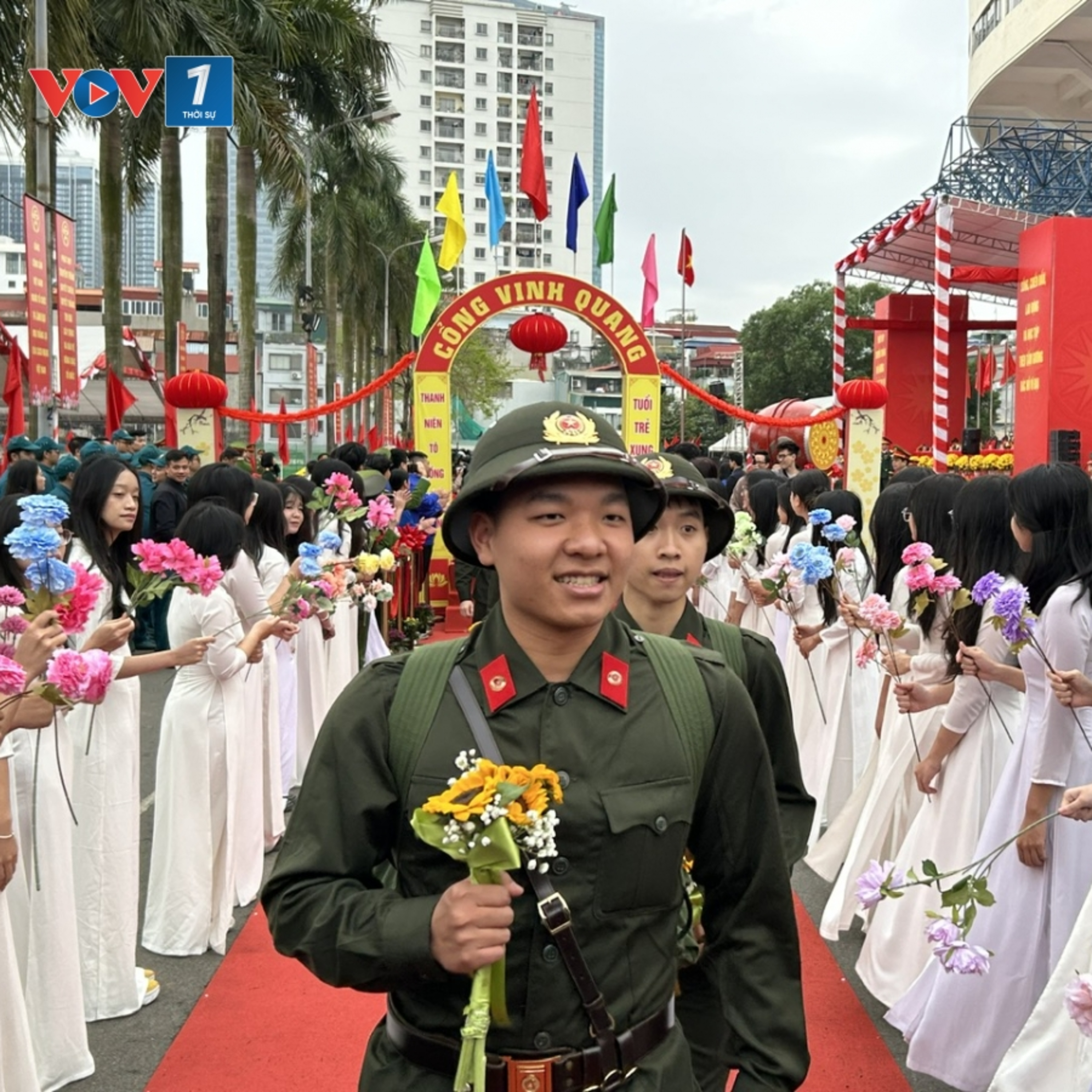 Tin trong nước - Thanh niên Thủ đô nô nức lên đường nhập ngũ