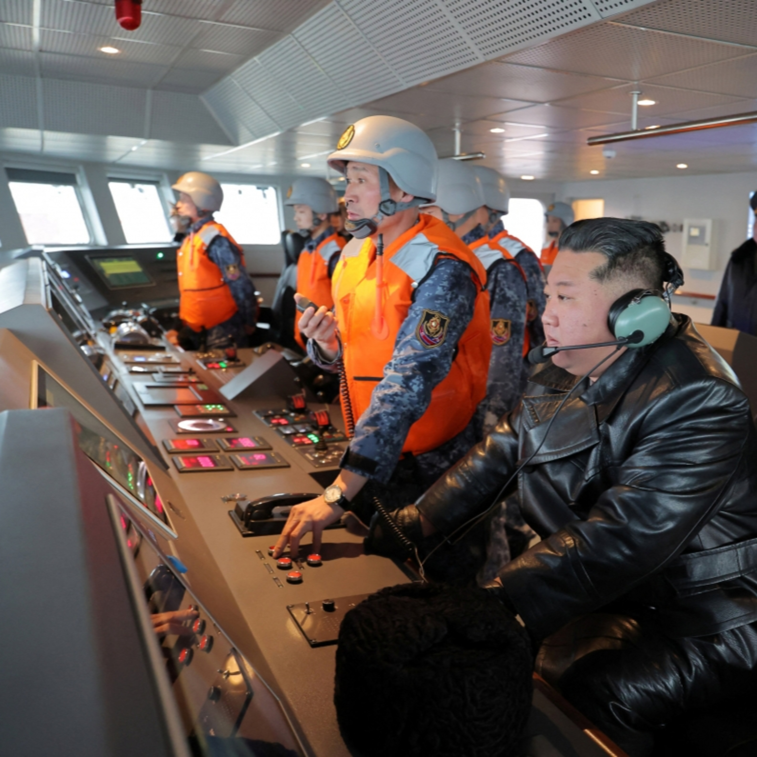 Tin quốc tế - Triều Tiên ra mắt tàu khu trục 5.000 tấn, tham vọng mở rộng năng lực hạt nhân hải quân