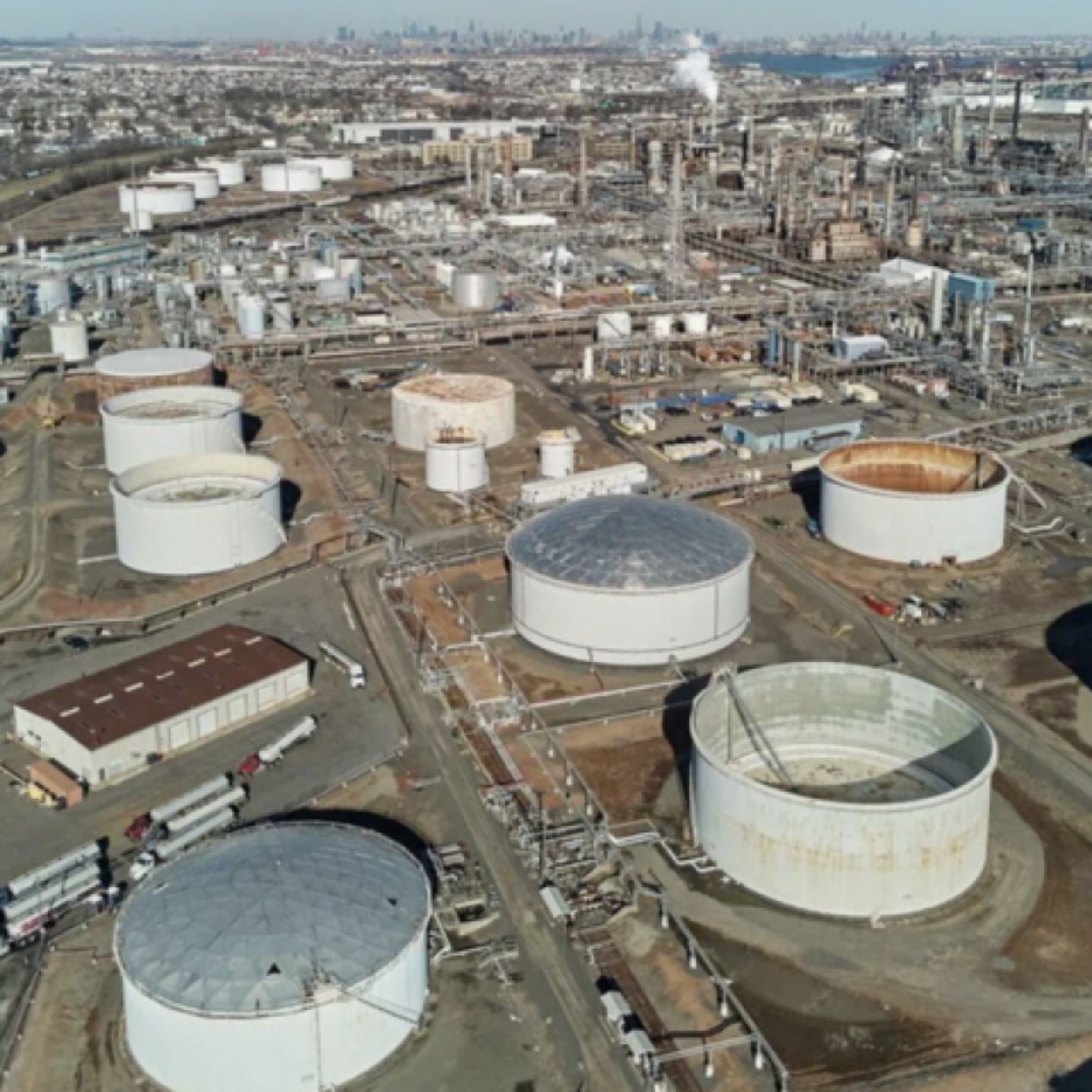 Tin thế giới - Giá xăng tăng vọt sau cảnh báo cứng rắn của ông Trump nhằm vào mỏ khí đốt Iran