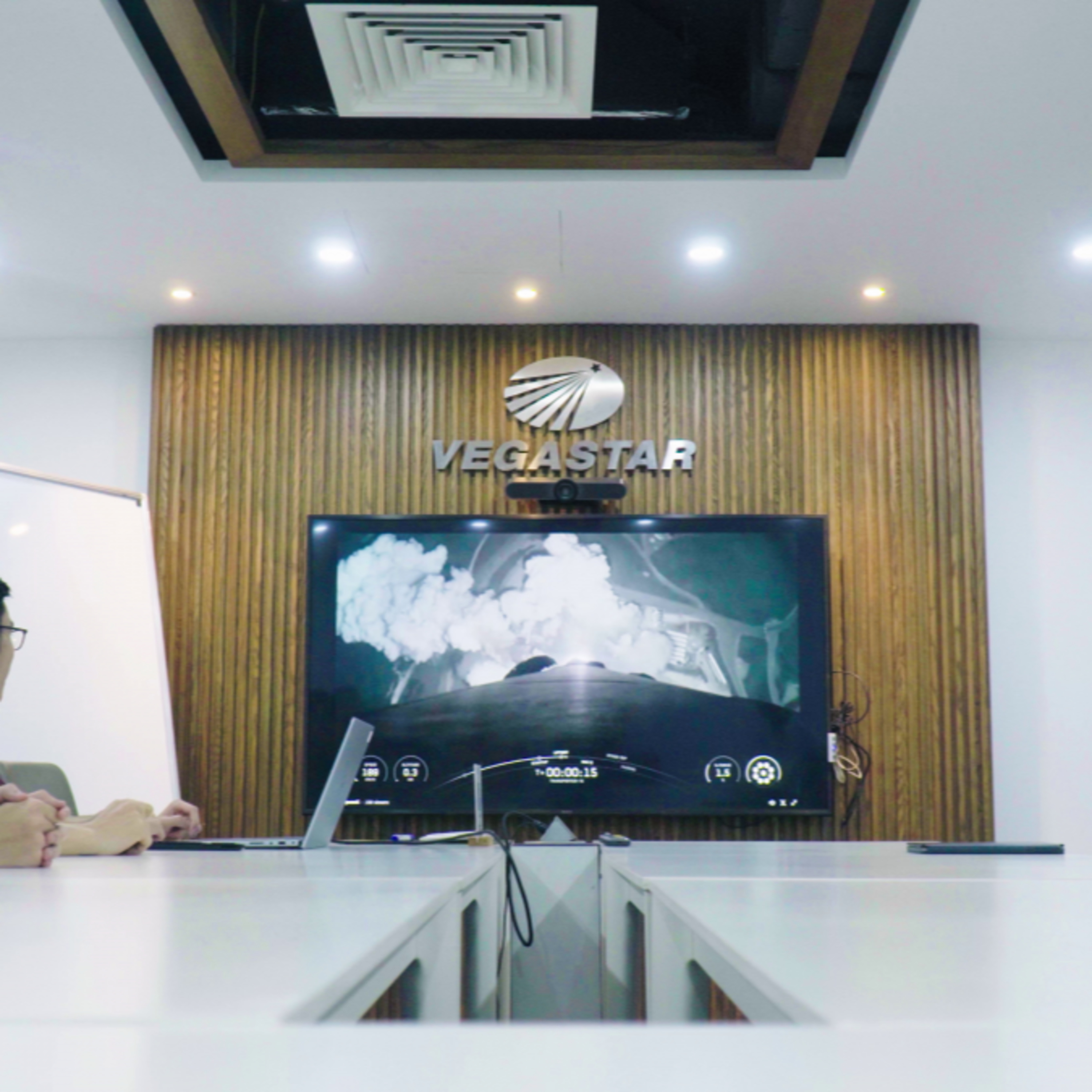Tin Khoa học & Công nghệ - Doanh nghiệp tư nhân Việt Nam lần đầu phóng thành công vệ tinh lên quỹ đạo