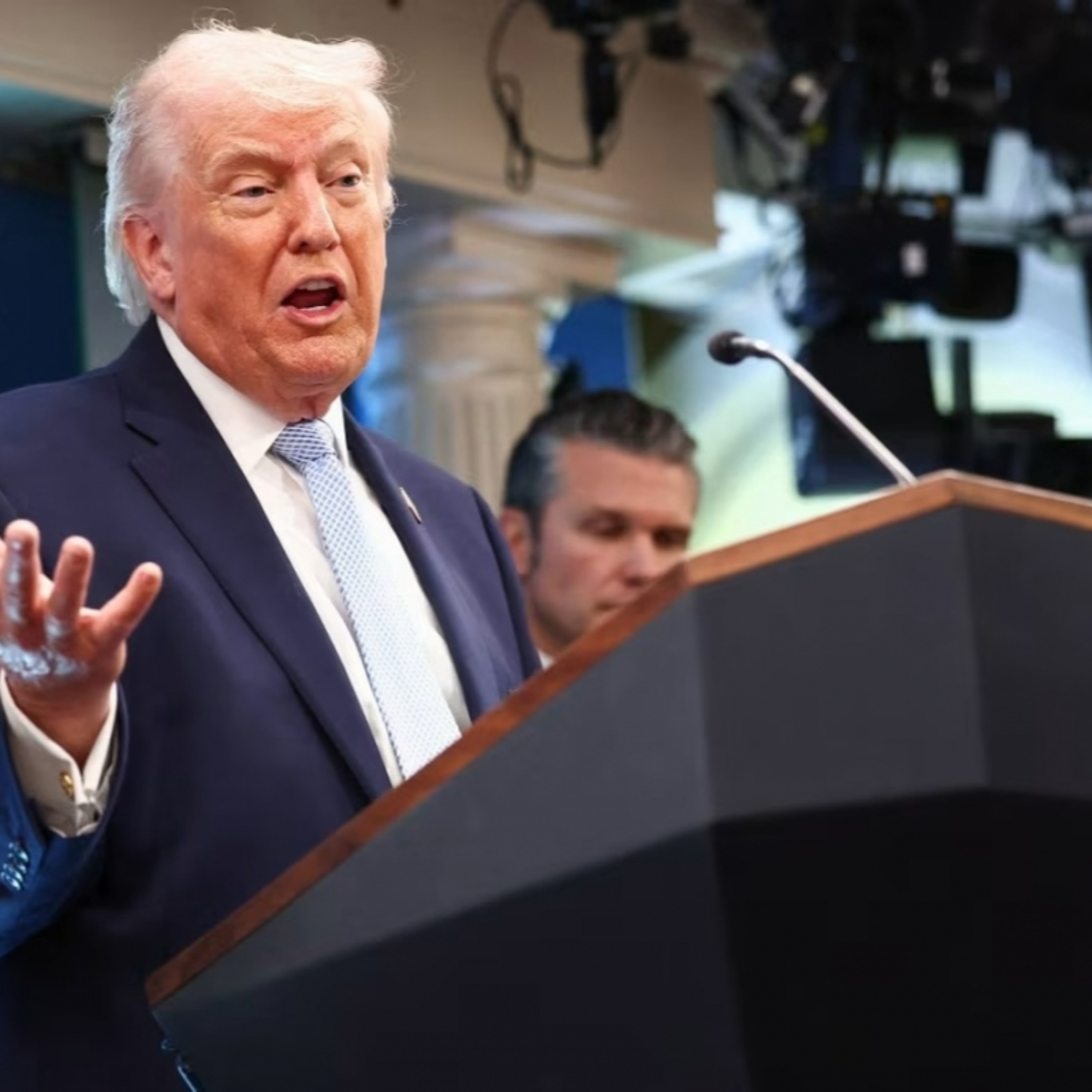 Tin thế giới - Ông Trump nêu khả năng Mỹ cùng Iran kiểm soát Hormuz