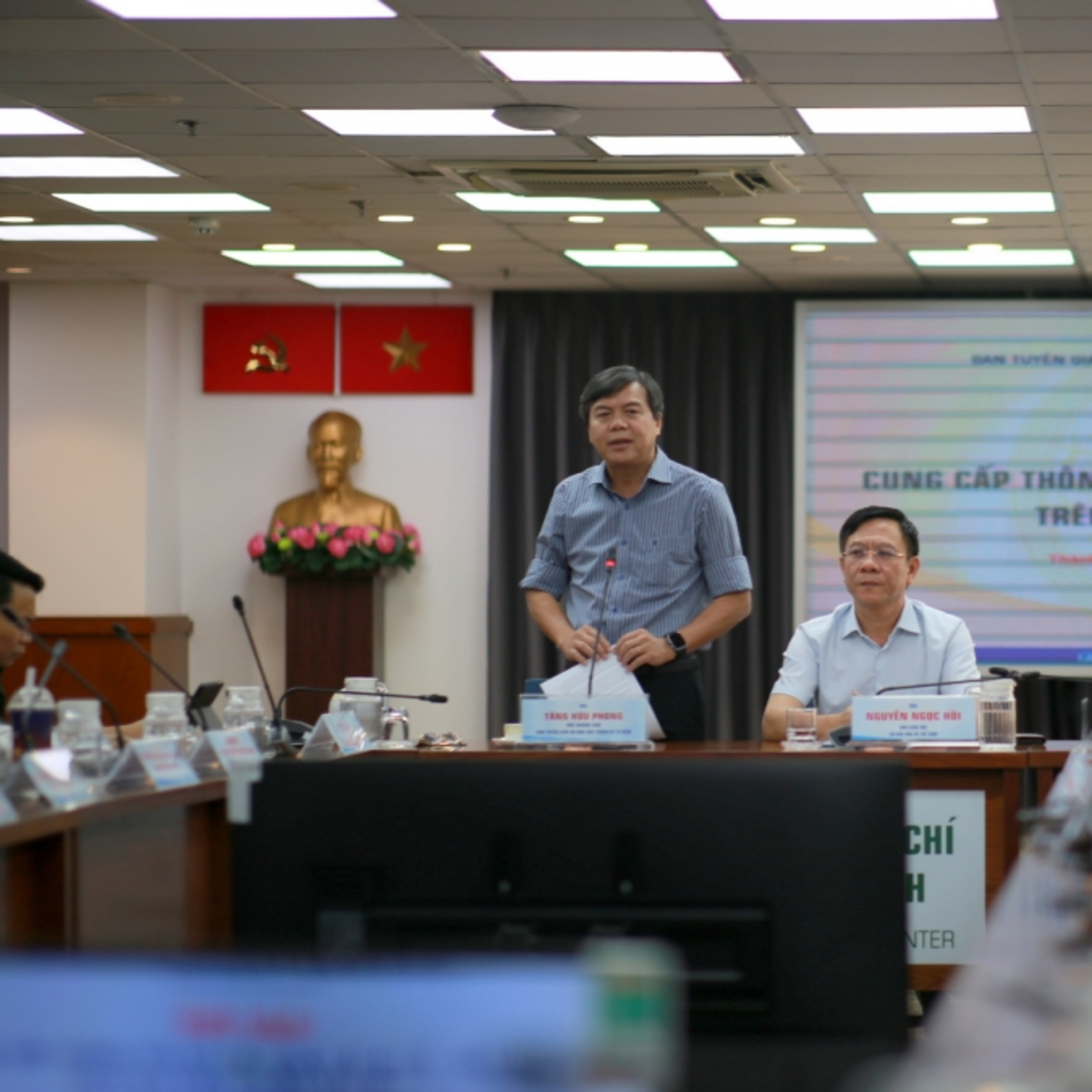 Tin Đời sống & Xã hội - Bãi giữ xe Đường sách gây ùn ứ, TP.HCM tìm phương án di dời, thay thế