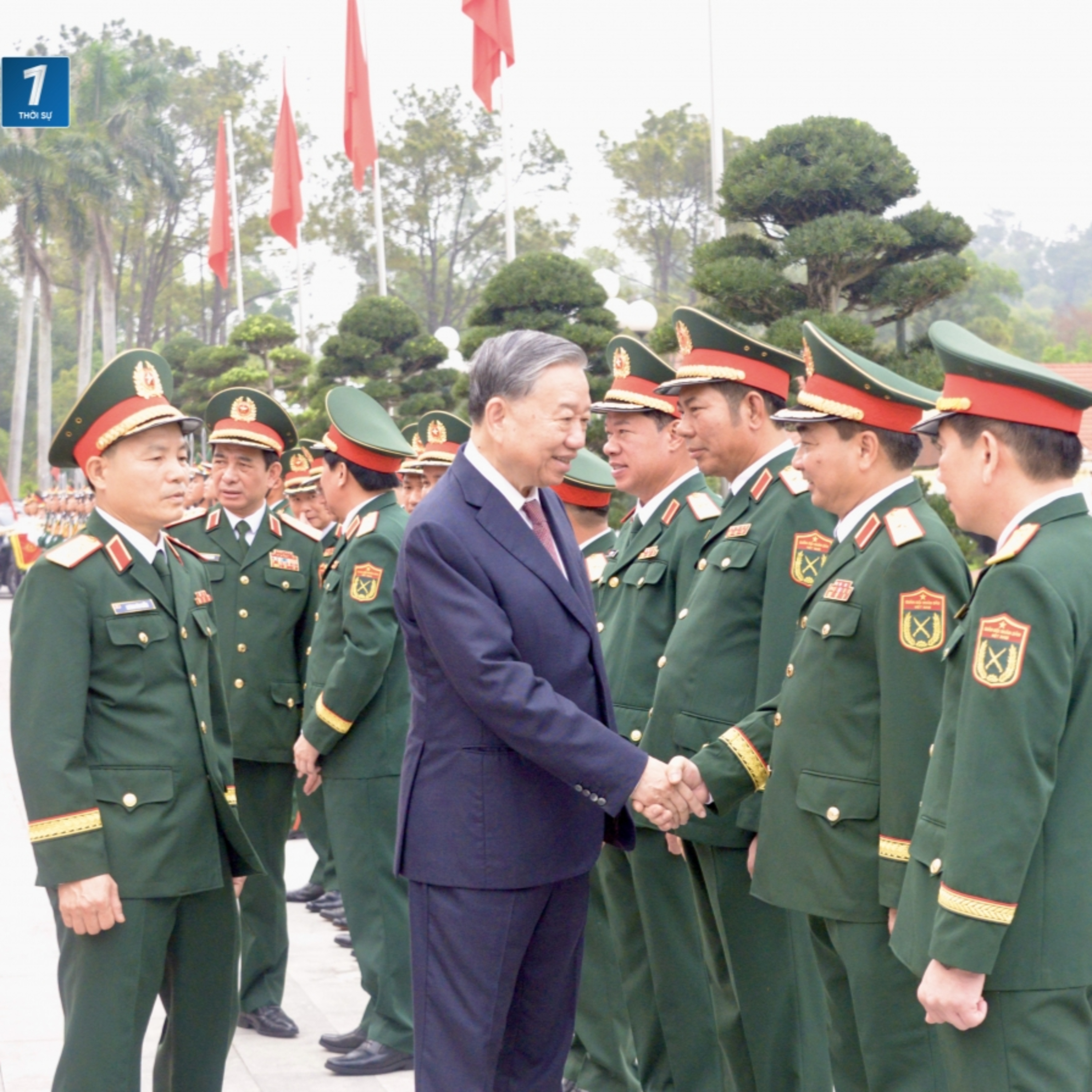 Tin Chính trị - Tổng Bí thư, Chủ tịch nước: Xây dựng LLVT Quân khu cách mạng, chính quy, tinh nhuệ, hiện đại