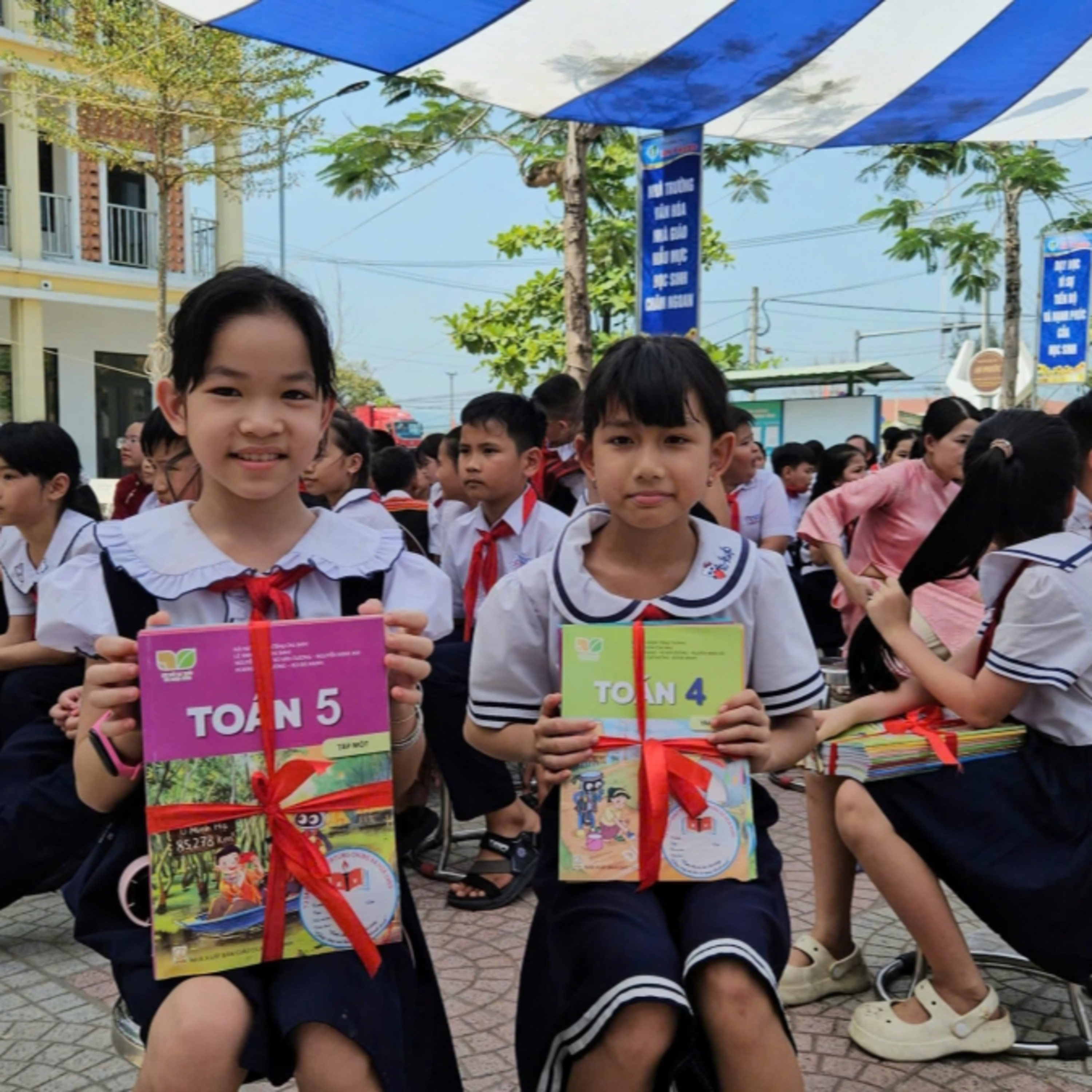 Tin Đời sống & Xã hội - Xã đầu tiên trong cả nước cấp sách giáo khoa miễn phí cho học sinh