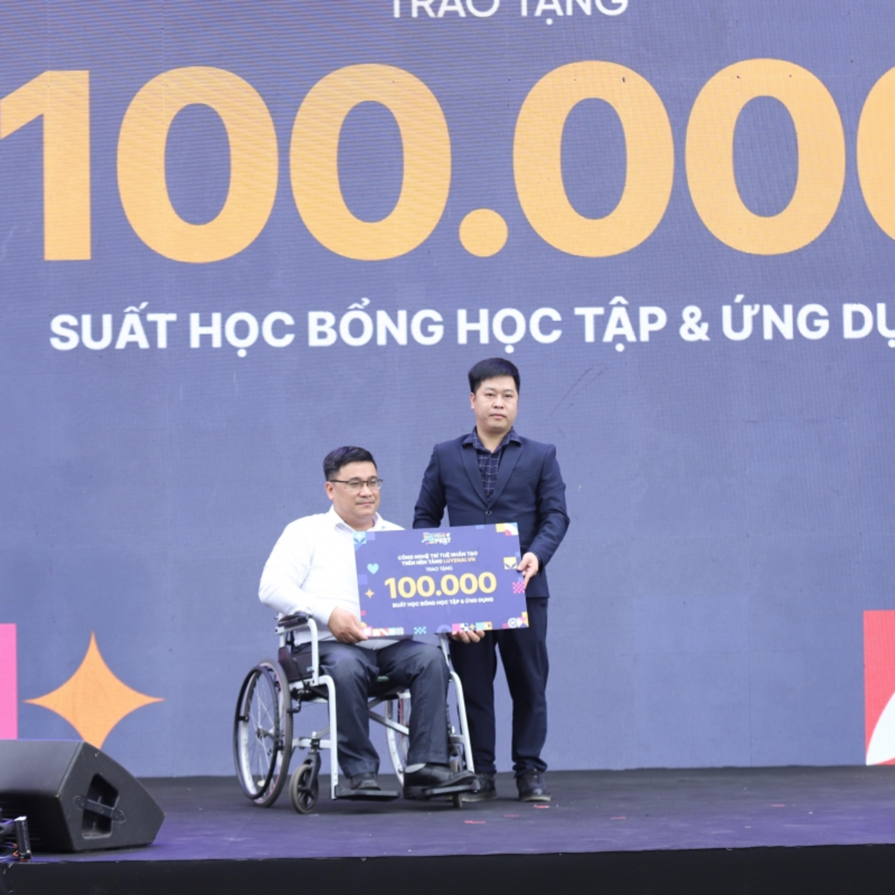 Tin Đời sống & Xã hội - Chương trình Kỷ niệm 28 năm Ngày Người khuyết tật Việt Nam