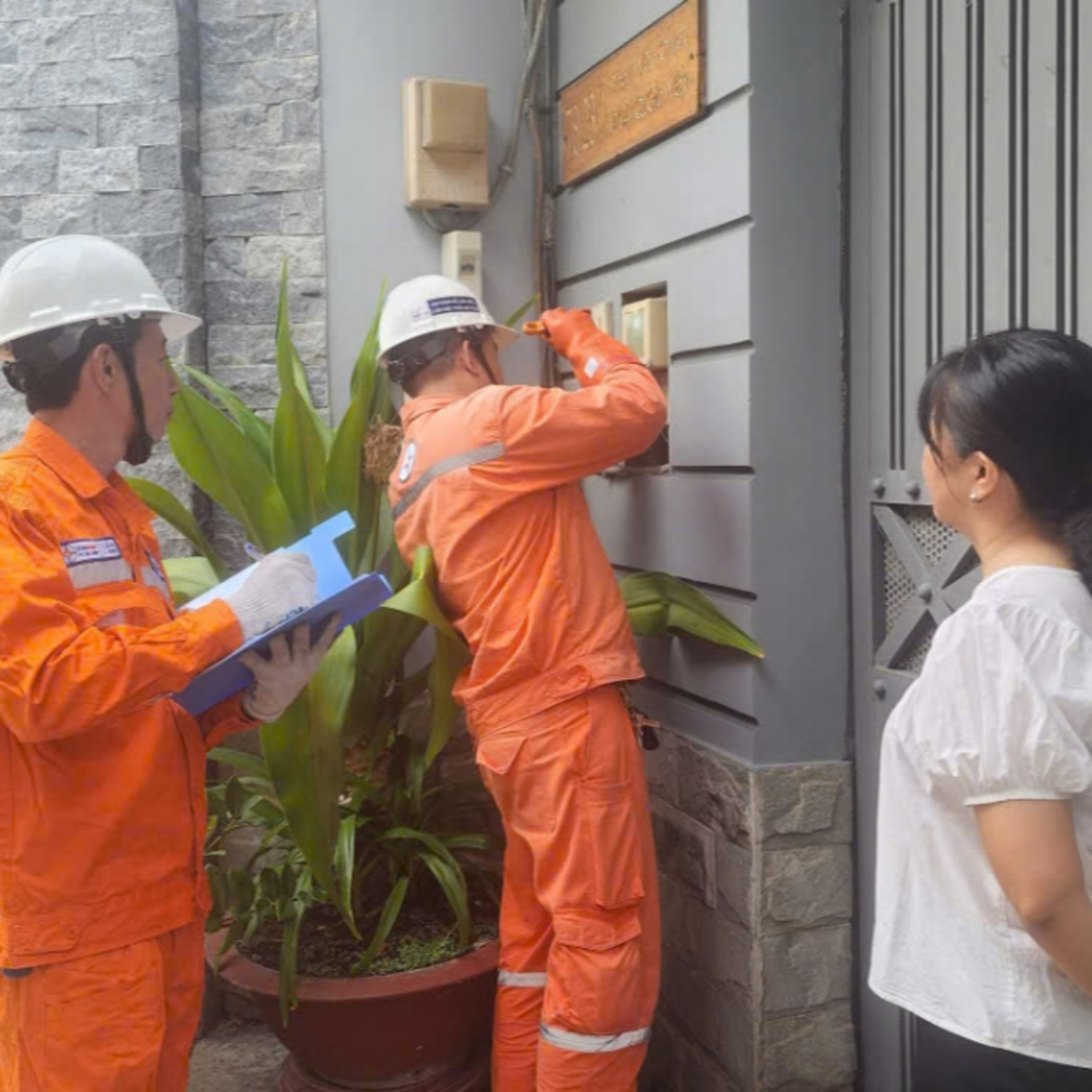 Tin Kinh tế - Tiền điện tăng theo nhiệt độ môi trường, Điện lực TP.HCM kêu gọi thay đổi thói quen sử dụng điện