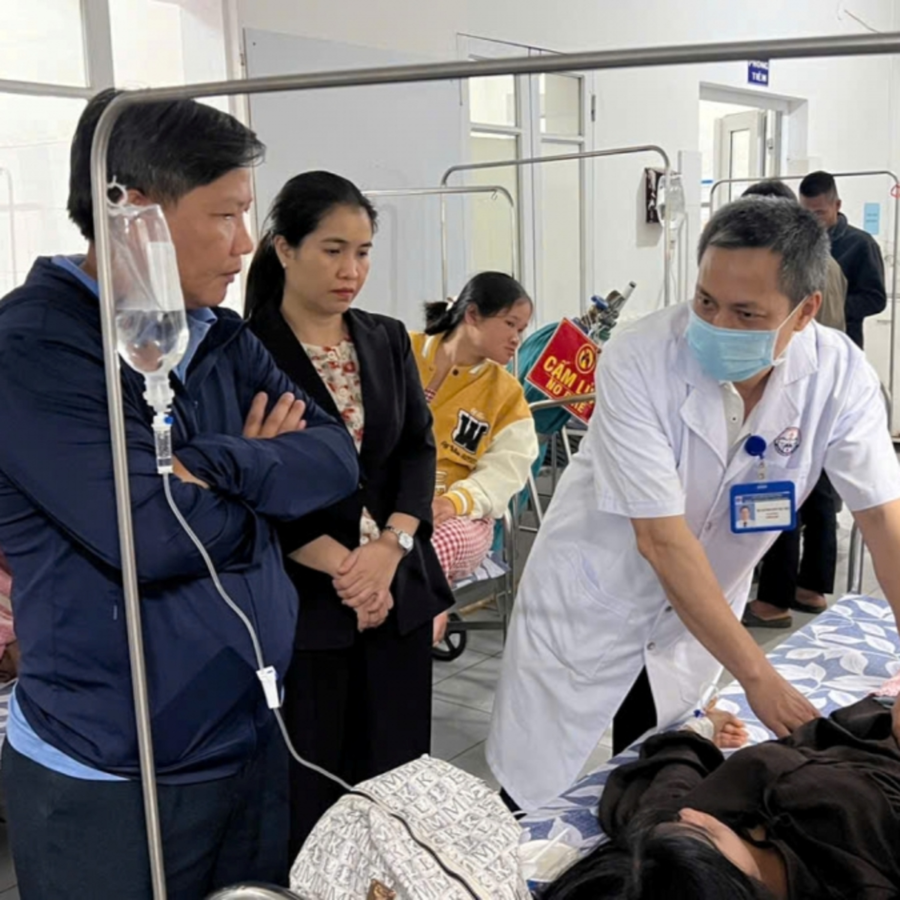 Tin Pháp luật - Xét nghiệm mẫu thực phẩm để làm rõ nguyên nhân vụ ngộ độc tại tỉnh Quảng Trị