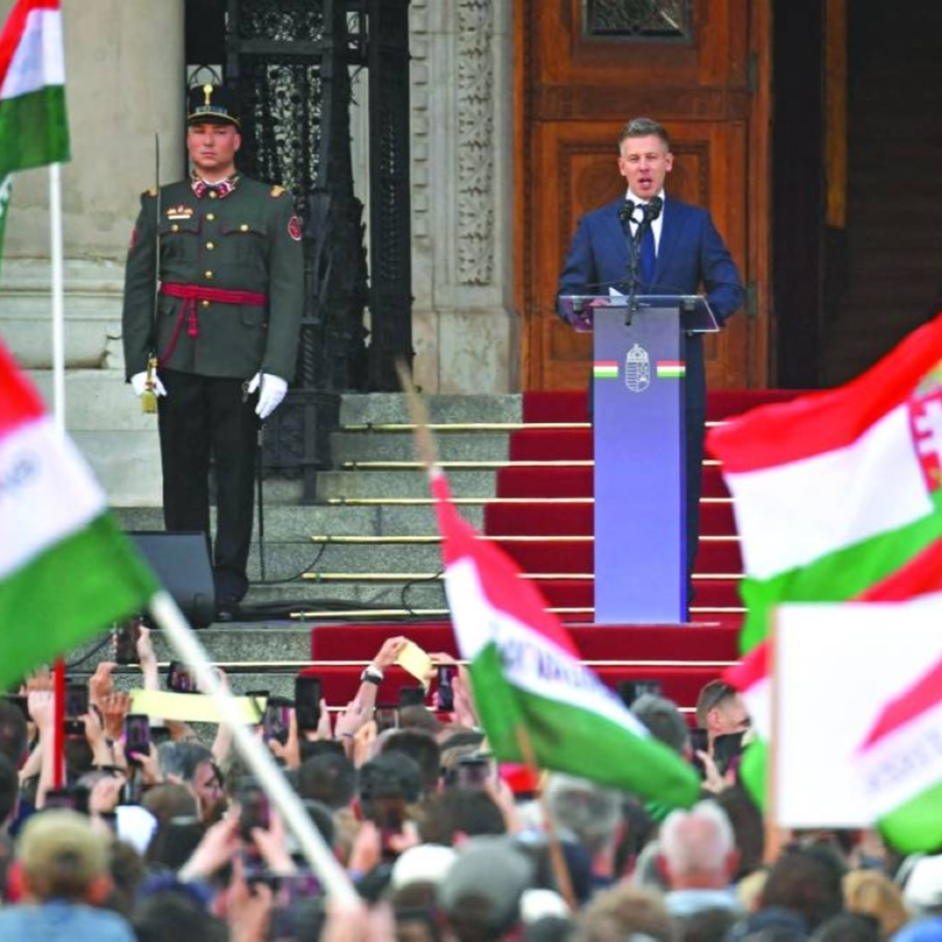Tin thế giới - Tân thủ tướng Hungary tuyên thệ nhậm chức, kết thúc 16 năm cầm quyền của ông Viktor Orban