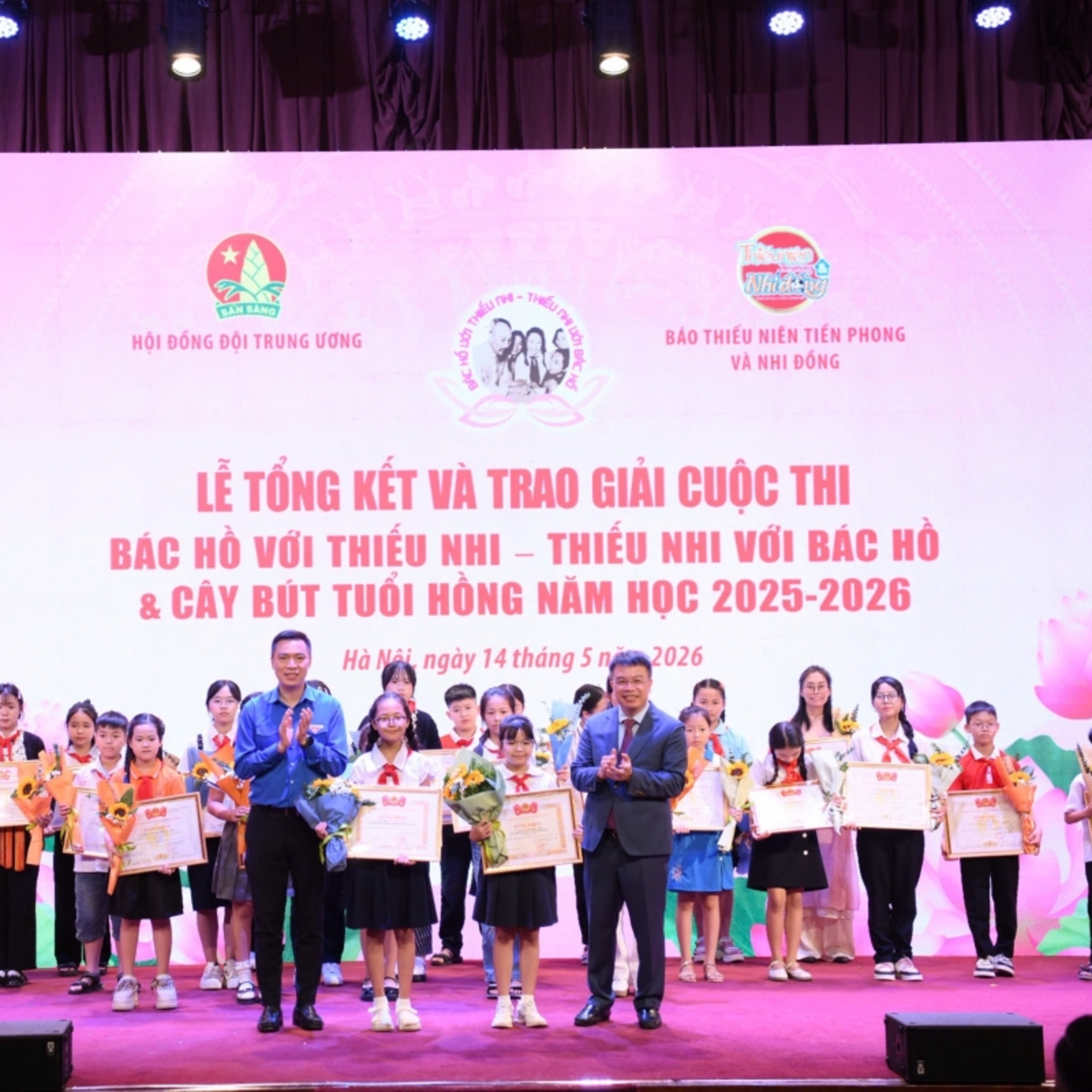 Tin trong nước - Trao giải thưởng cuộc thi “Bác Hồ với Thiếu nhi - Thiếu nhi với Bác Hồ”