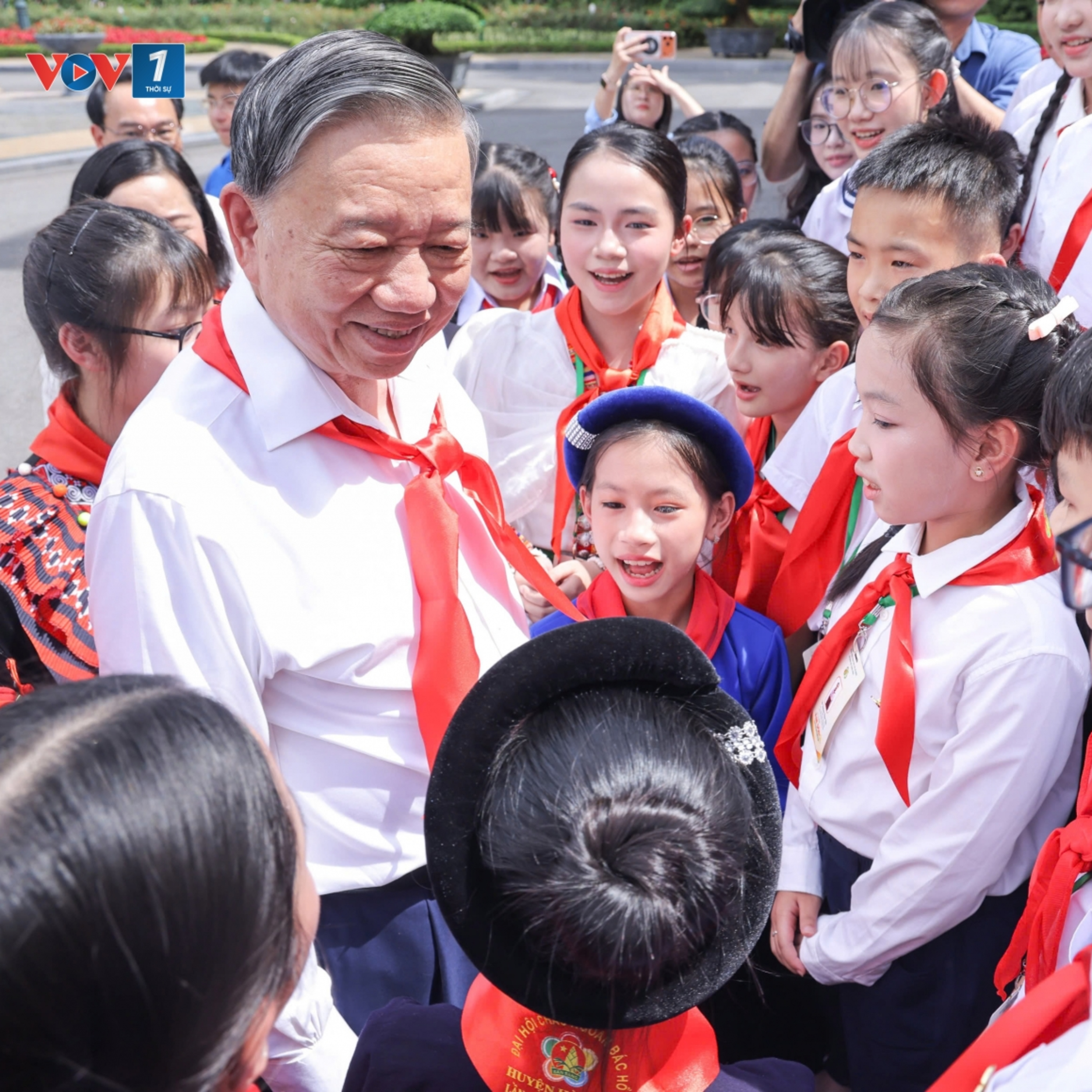 Tin Chính trị - Tổng Bí thư, Chủ tịch nước: Mỗi gia đình phải là nơi trẻ em được lớn lên trong tình thương