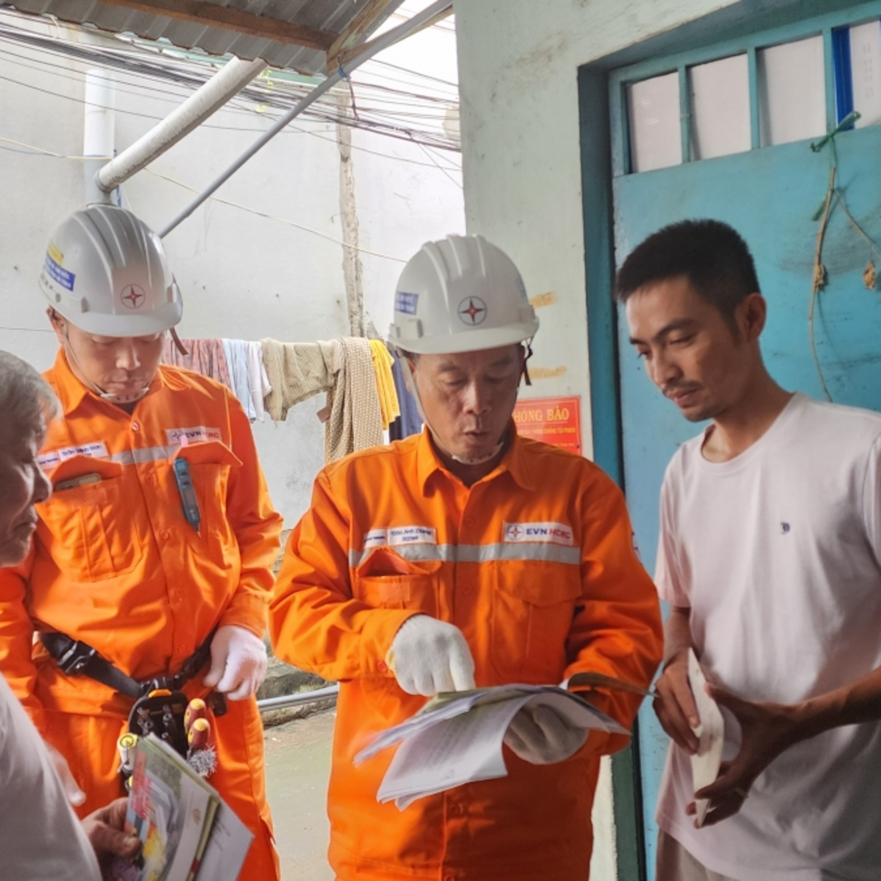 Tin Đời sống & Xã hội - EVNHCMC hướng dẫn chủ nhà trọ thực hiện đúng quy định về giá bán điện cho người thuê nhà